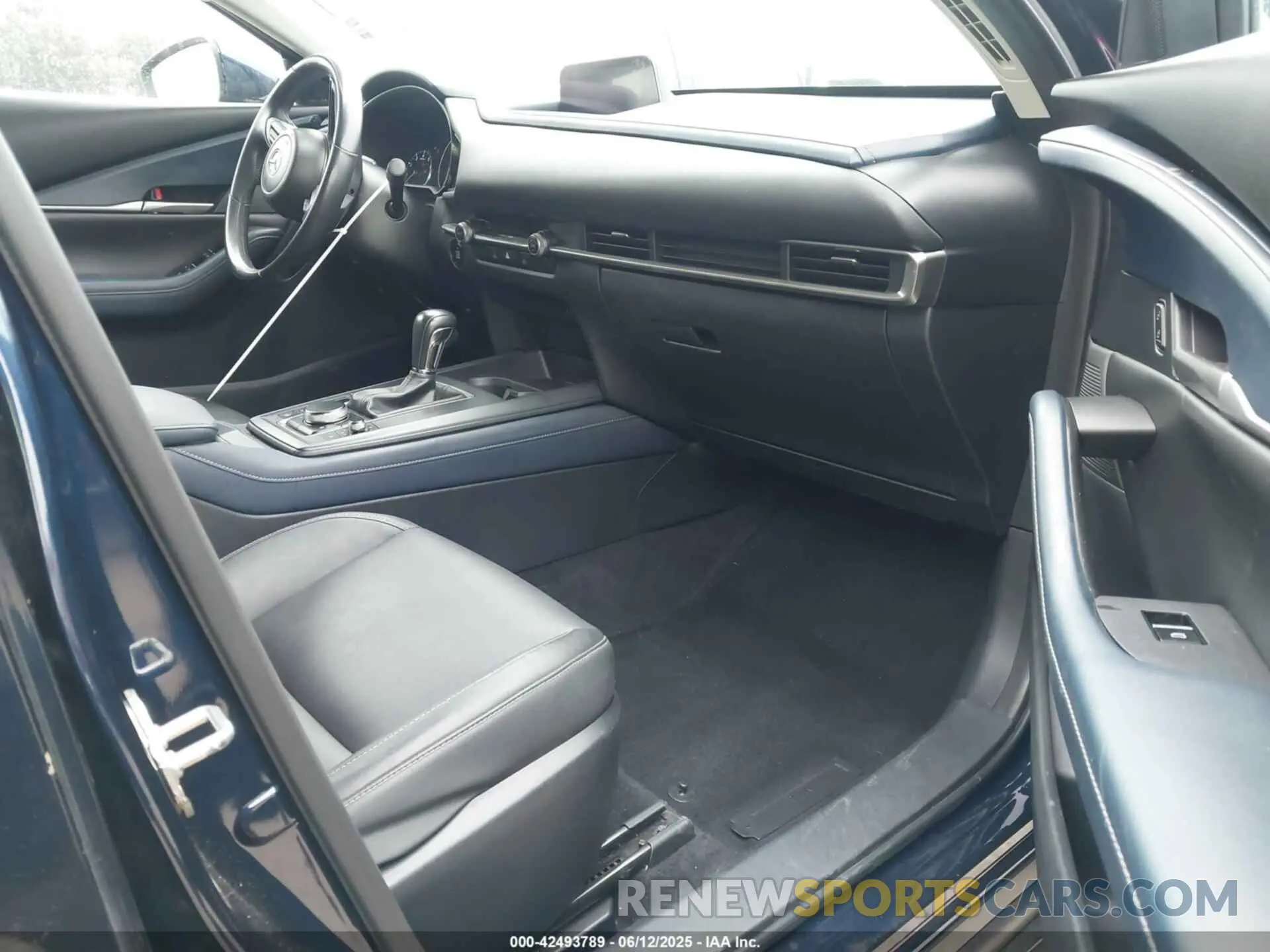 5 fotografías del automóvil dañado 3MVDMACL0LM124223 MAZDA CX-30 2020