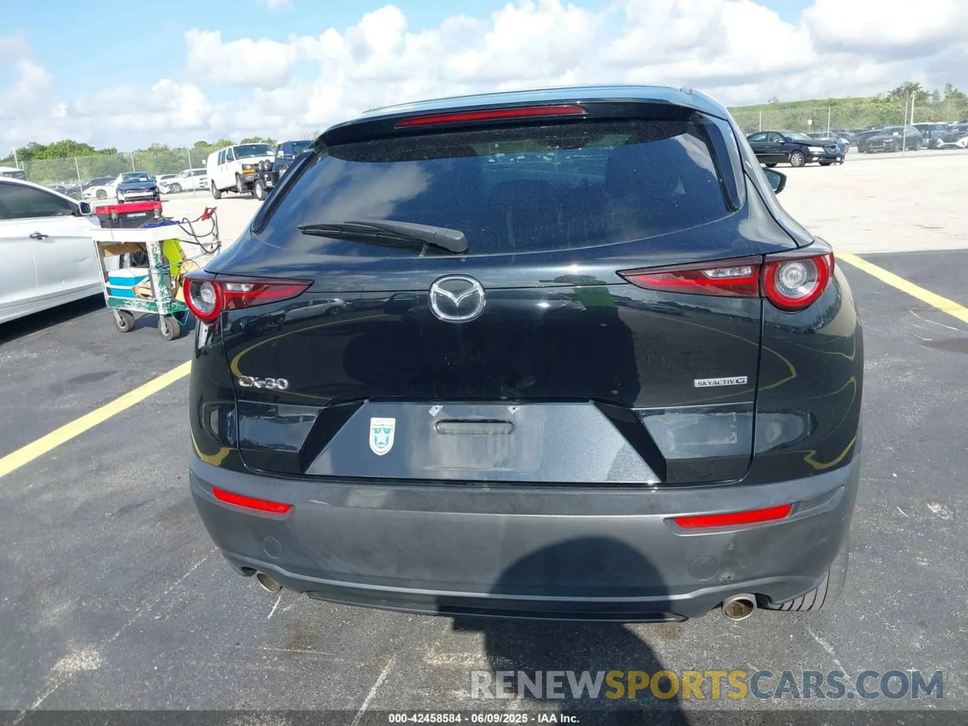 16 fotografías del automóvil dañado 3MVDMACL8LM102115 MAZDA CX-30 2020
