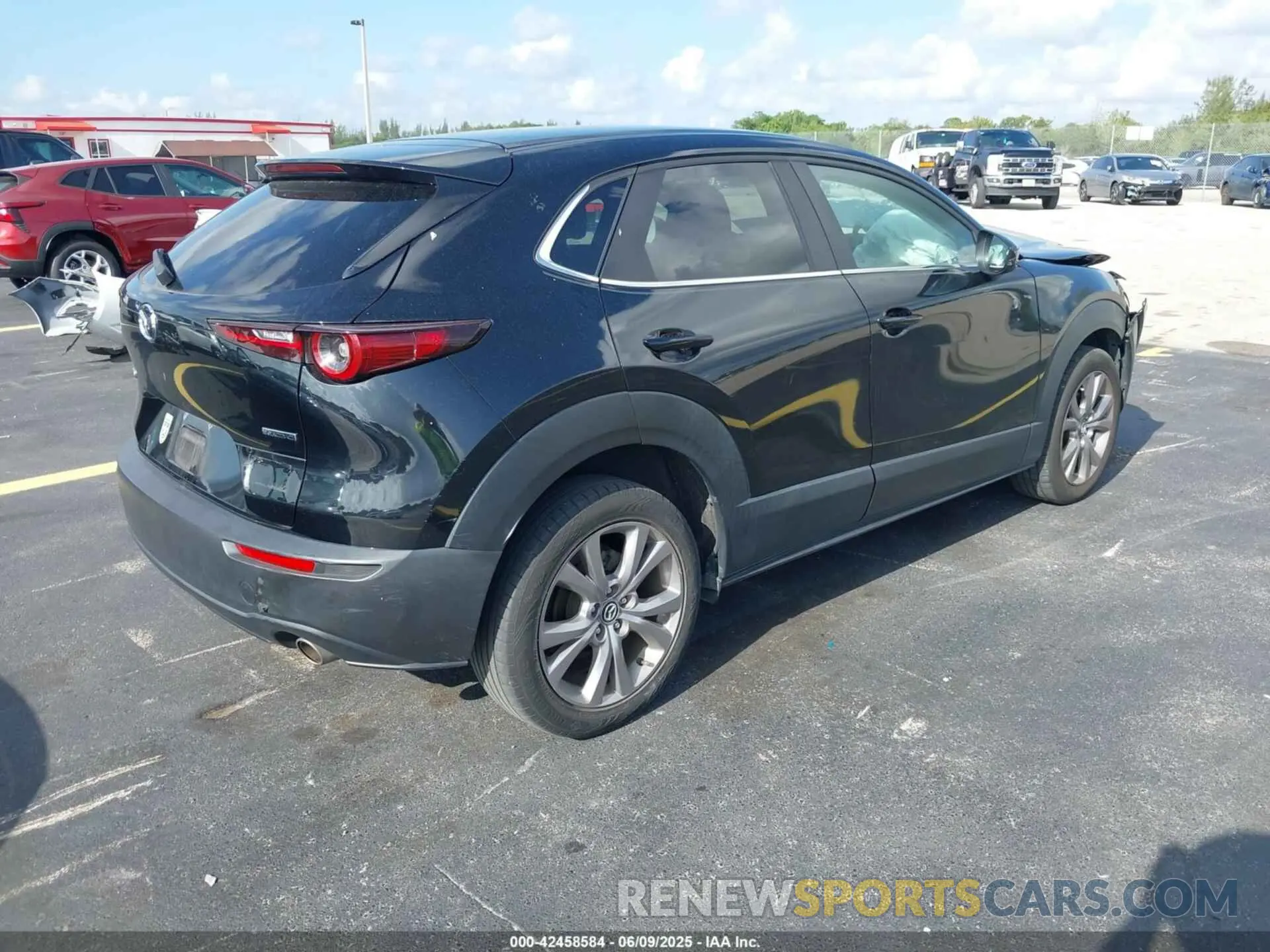 4 fotografías del automóvil dañado 3MVDMACL8LM102115 MAZDA CX-30 2020