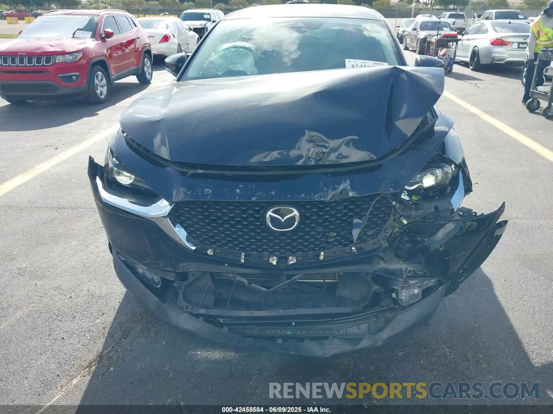 6 fotografías del automóvil dañado 3MVDMACL8LM102115 MAZDA CX-30 2020