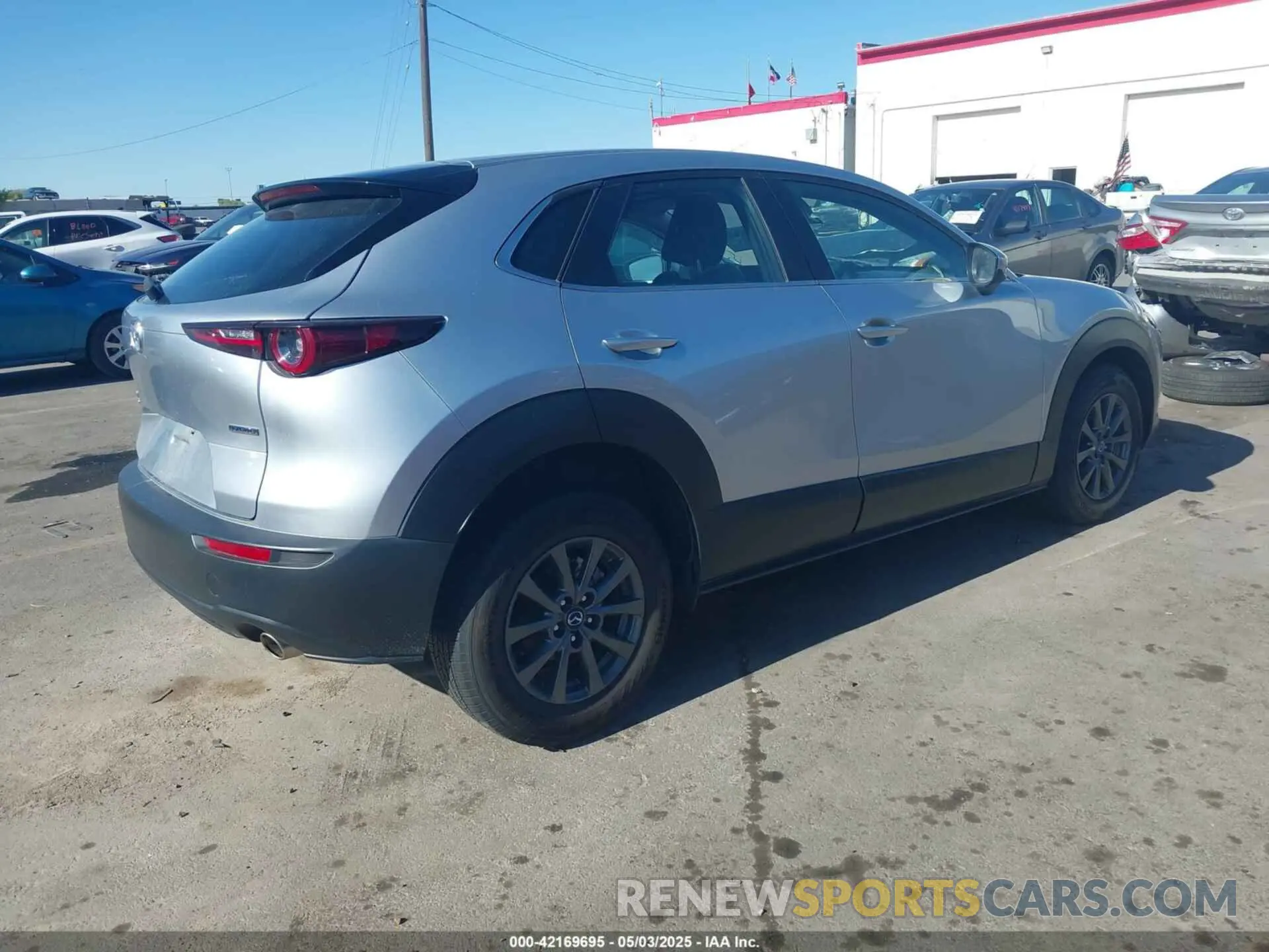 4 fotografías del automóvil dañado 3MVDMBBL0LM122463 MAZDA CX-30 2020