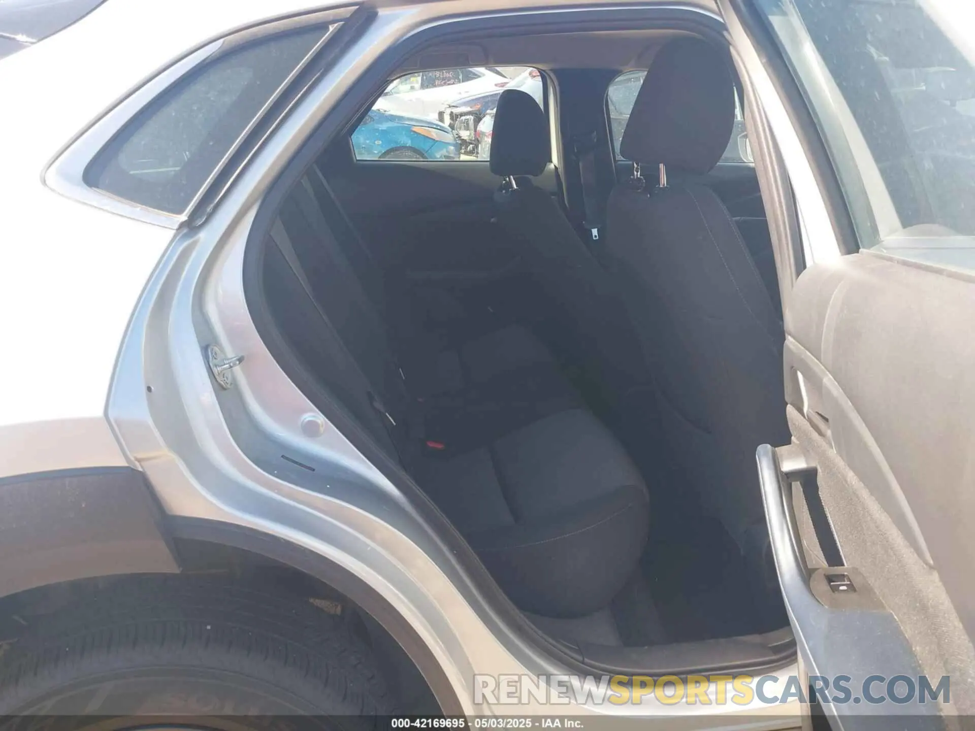 8 fotografías del automóvil dañado 3MVDMBBL0LM122463 MAZDA CX-30 2020