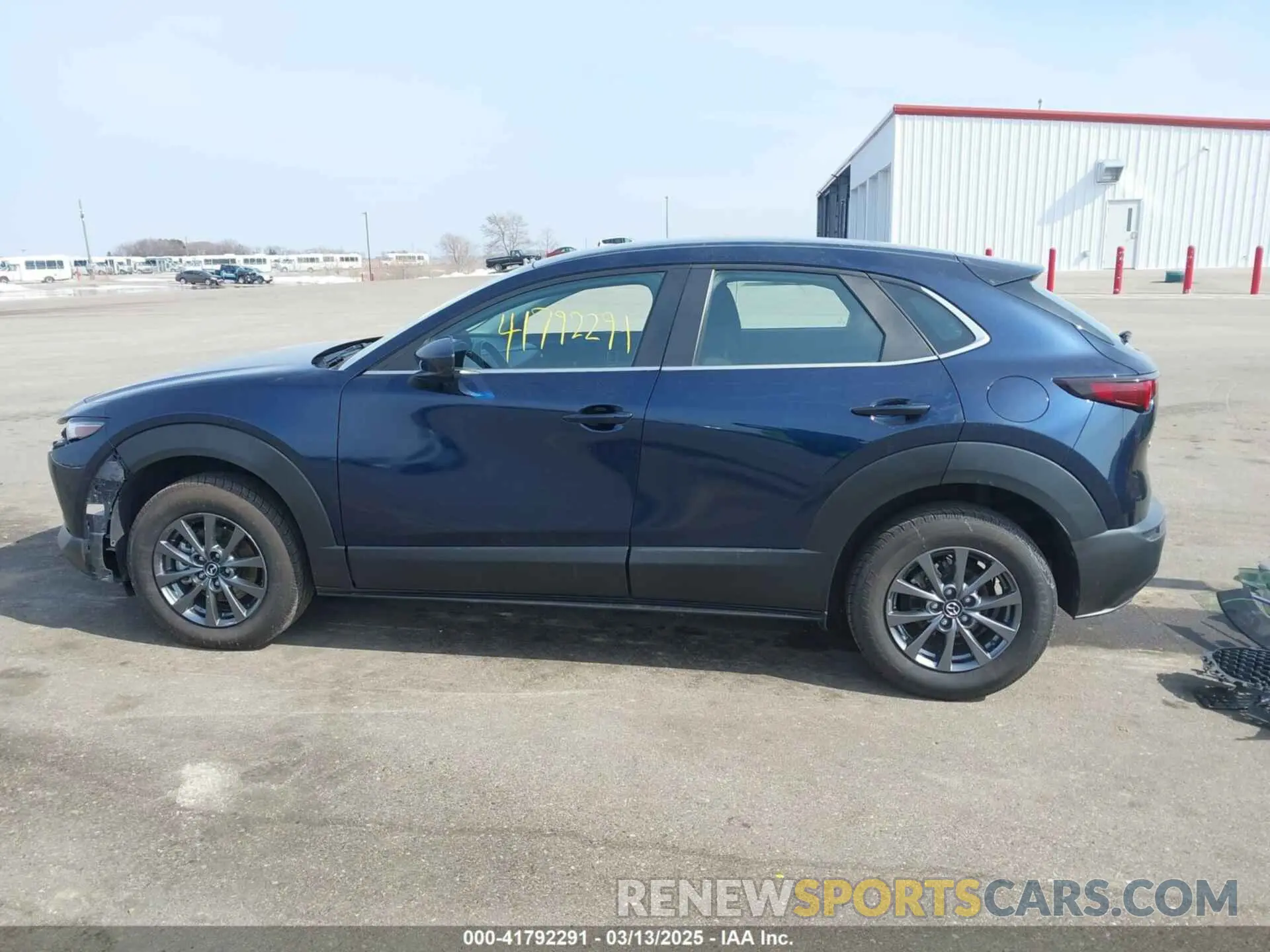 15 fotografías del automóvil dañado 3MVDMBBLXLM105461 MAZDA CX-30 2020