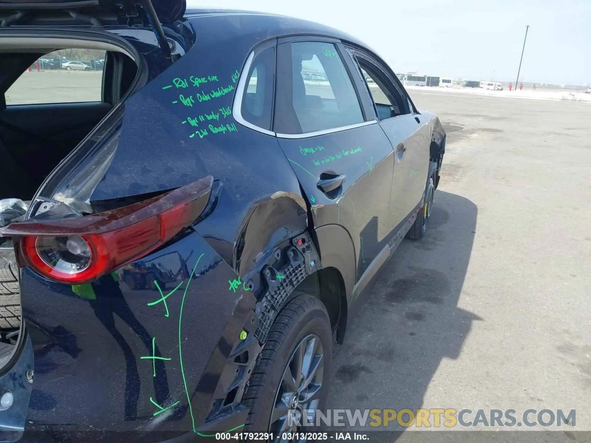 18 fotografías del automóvil dañado 3MVDMBBLXLM105461 MAZDA CX-30 2020
