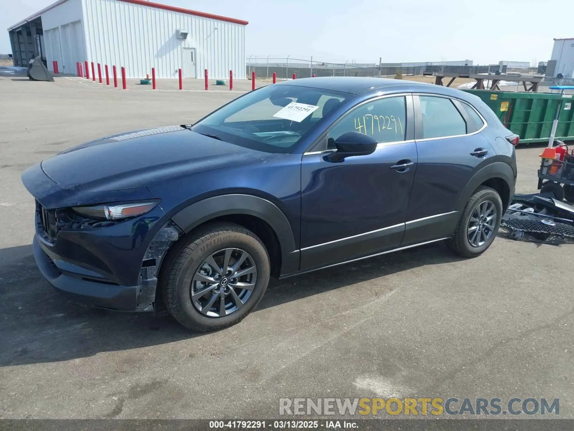 2 fotografías del automóvil dañado 3MVDMBBLXLM105461 MAZDA CX-30 2020