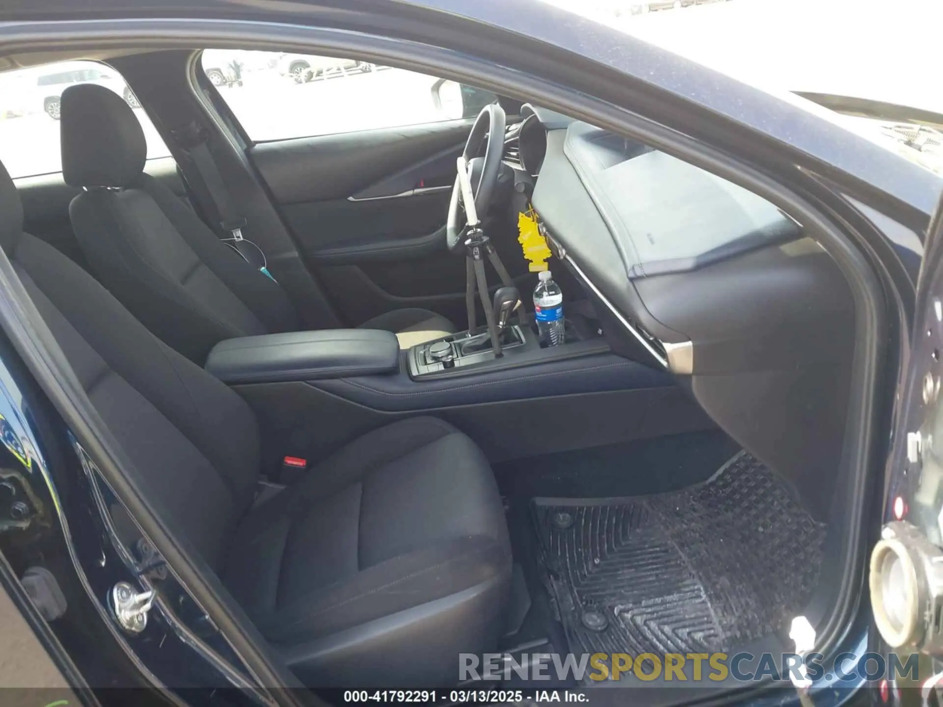 5 fotografías del automóvil dañado 3MVDMBBLXLM105461 MAZDA CX-30 2020