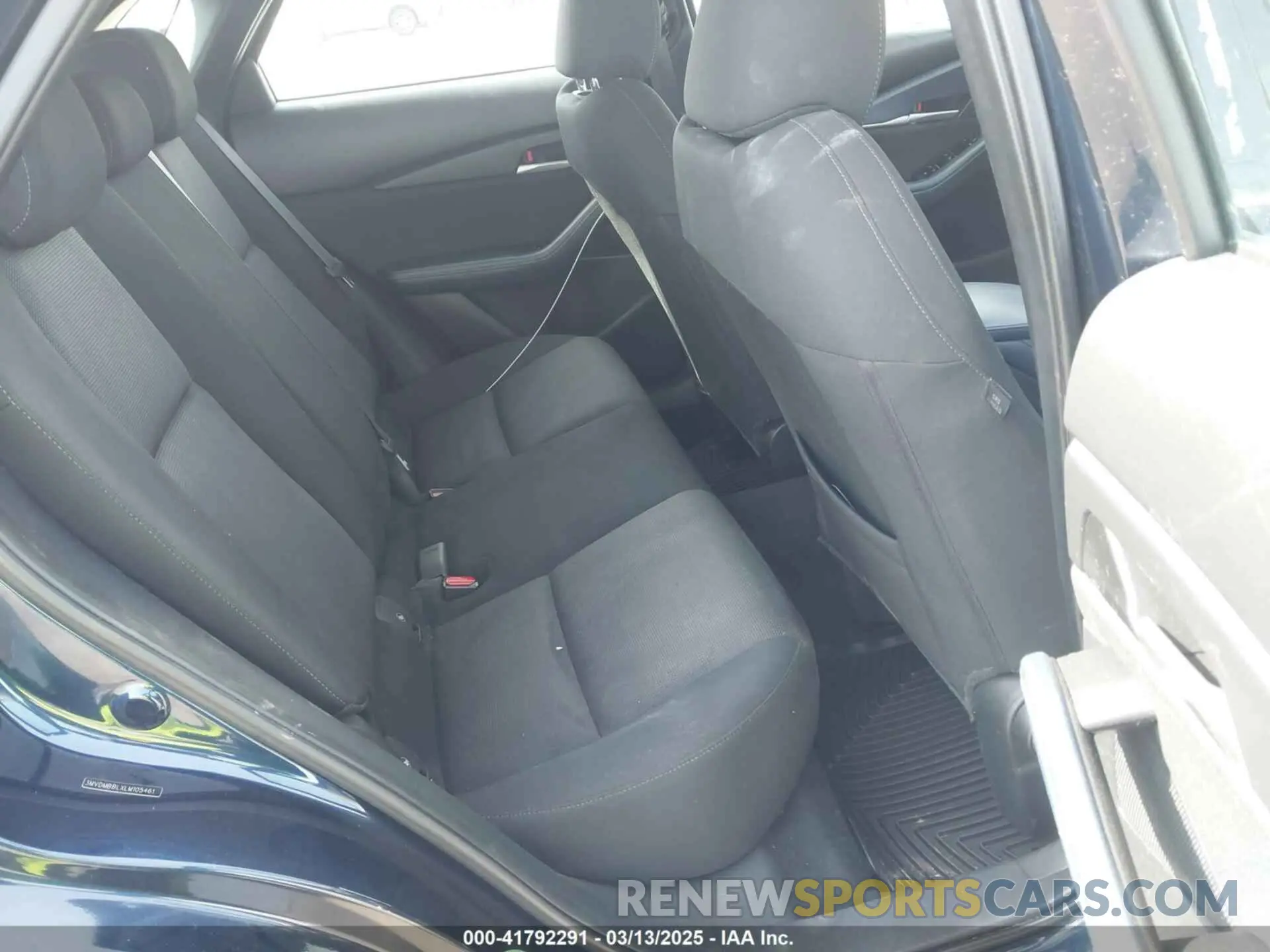 8 fotografías del automóvil dañado 3MVDMBBLXLM105461 MAZDA CX-30 2020
