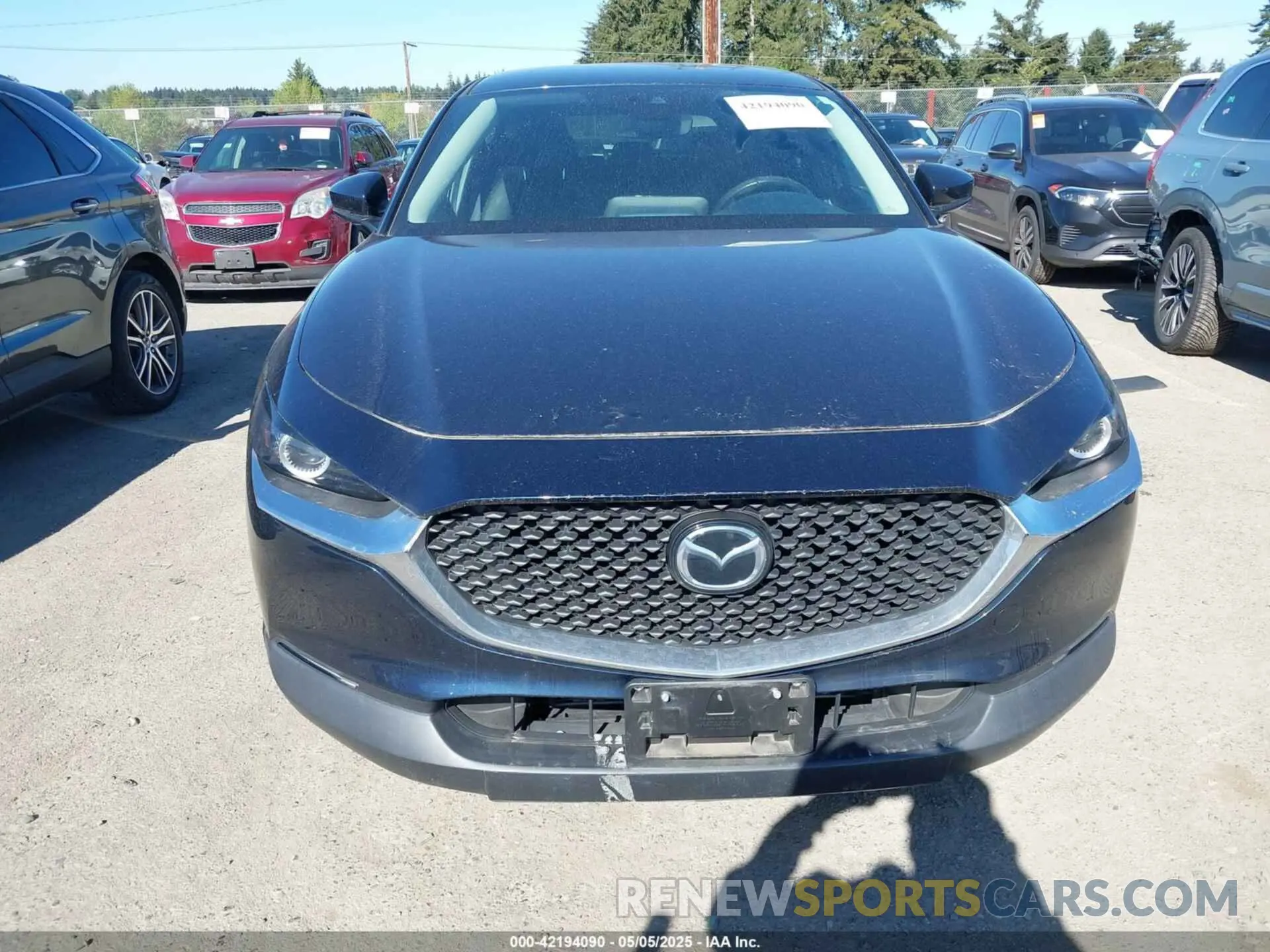 13 fotografías del automóvil dañado 3MVDMBCL4LM140110 MAZDA CX-30 2020
