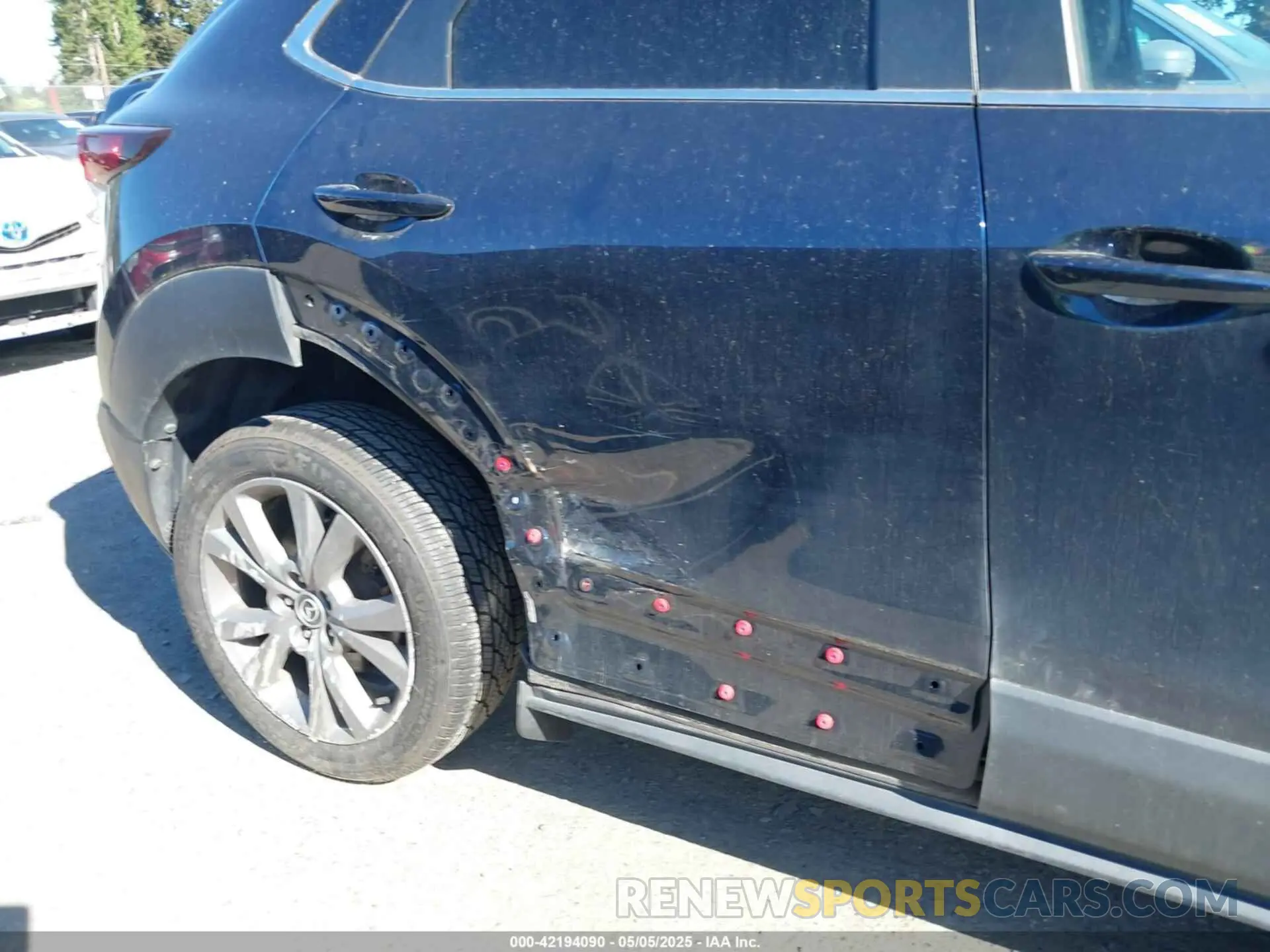 19 fotografías del automóvil dañado 3MVDMBCL4LM140110 MAZDA CX-30 2020