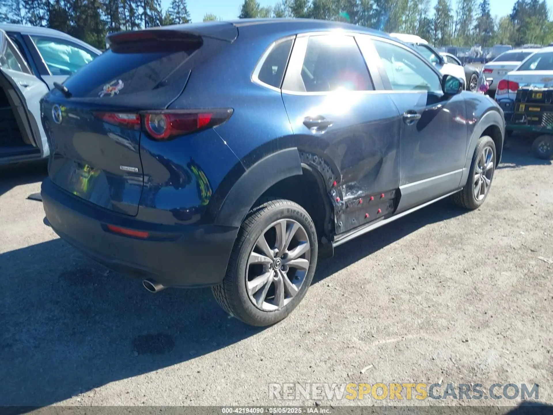 4 fotografías del automóvil dañado 3MVDMBCL4LM140110 MAZDA CX-30 2020