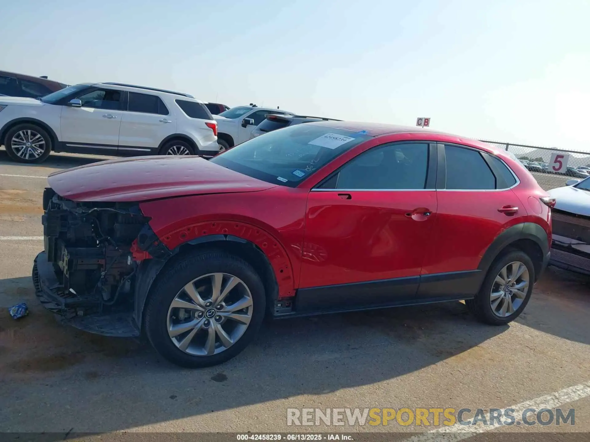 14 fotografías del automóvil dañado 3MVDMBCL9LM108964 MAZDA CX-30 2020