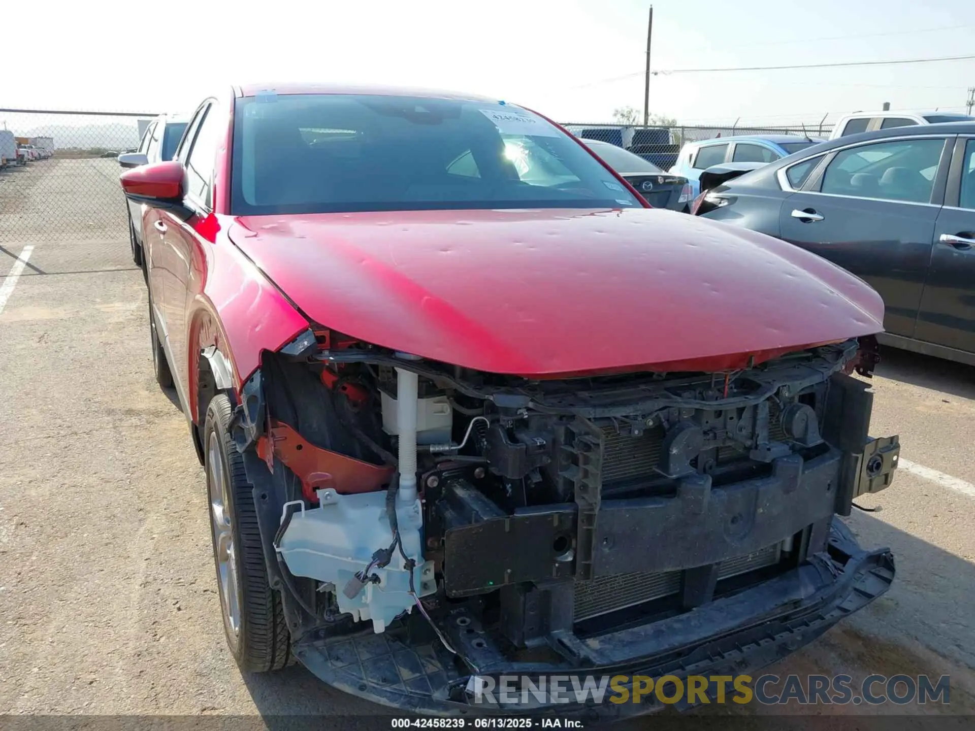 17 fotografías del automóvil dañado 3MVDMBCL9LM108964 MAZDA CX-30 2020