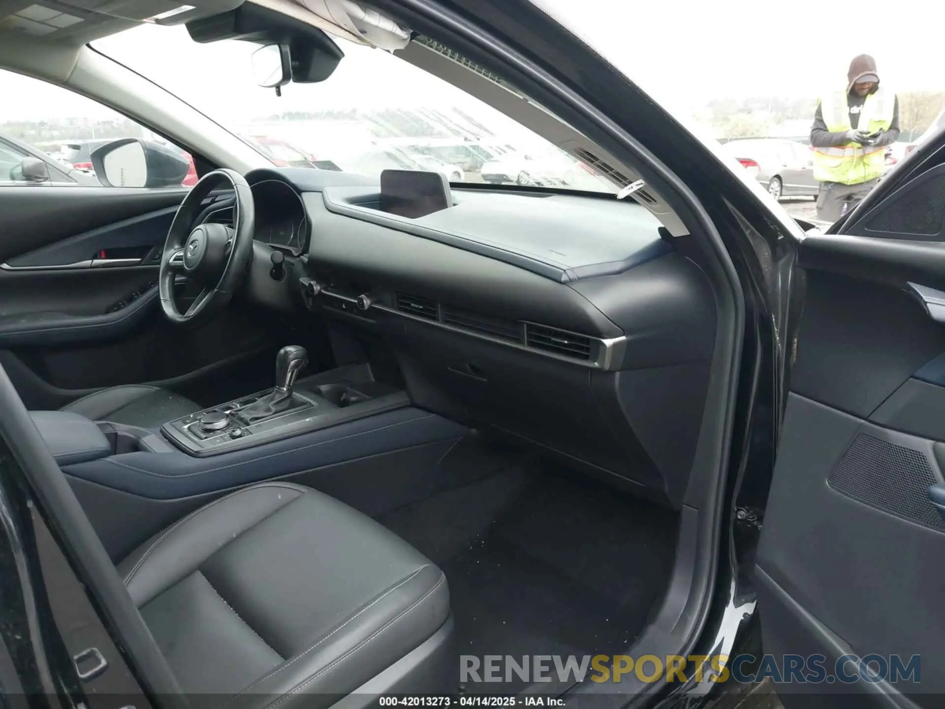 5 fotografías del automóvil dañado 3MVDMBCLXLM105748 MAZDA CX-30 2020