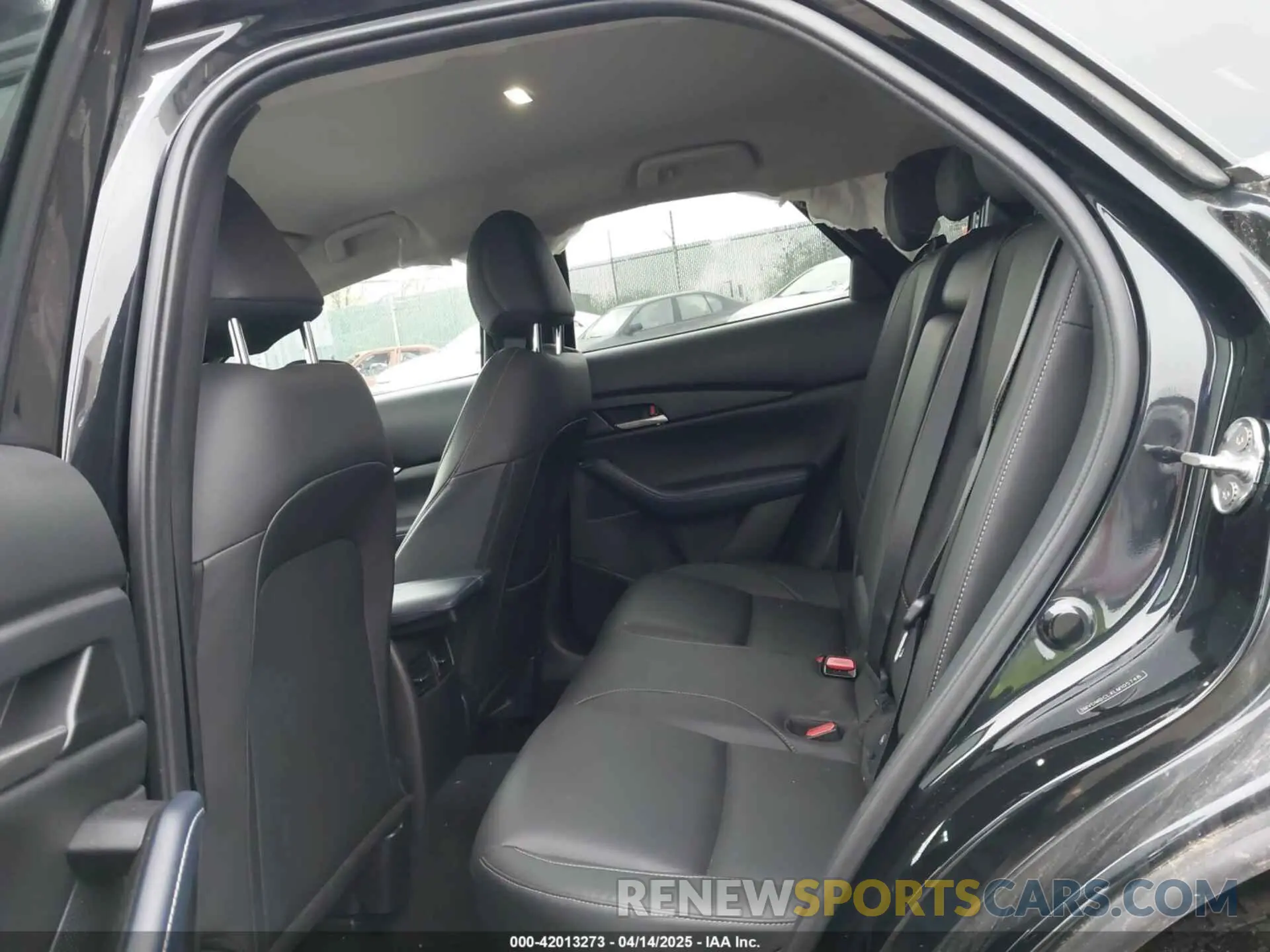8 fotografías del automóvil dañado 3MVDMBCLXLM105748 MAZDA CX-30 2020