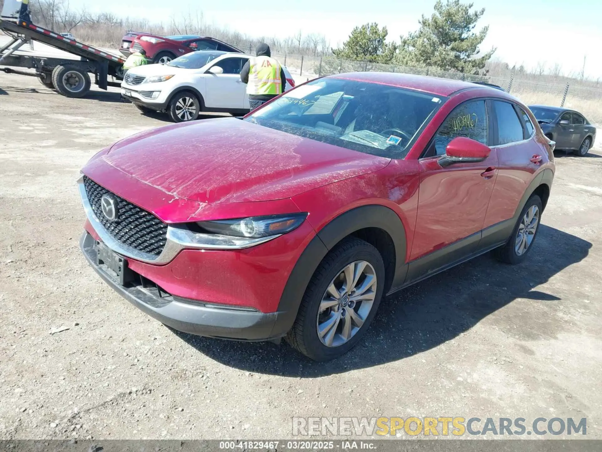 2 fotografías del automóvil dañado 3MVDMBDL4LM109695 MAZDA CX-30 2020