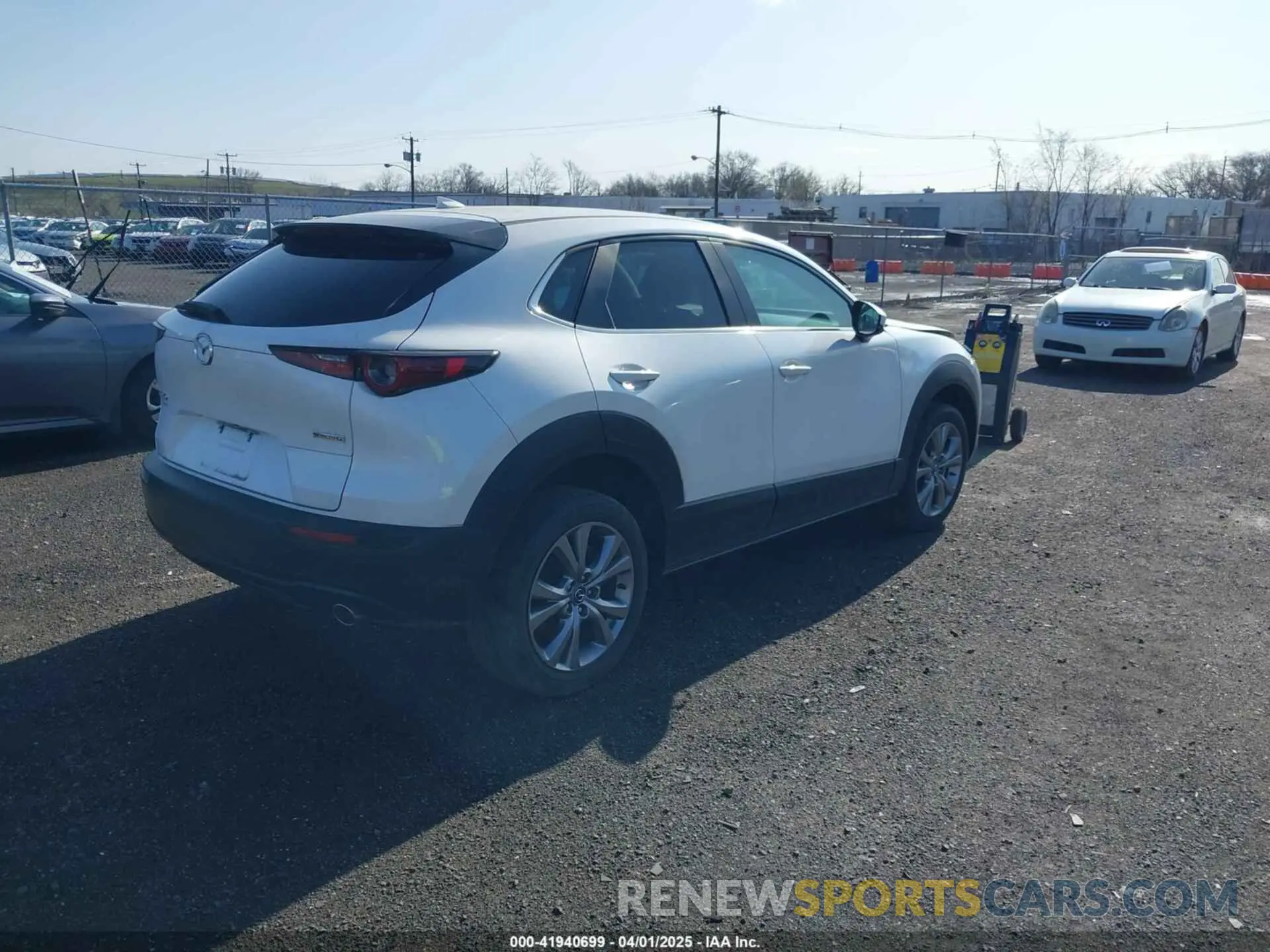 4 fotografías del automóvil dañado 3MVDMBDL6LM135604 MAZDA CX-30 2020