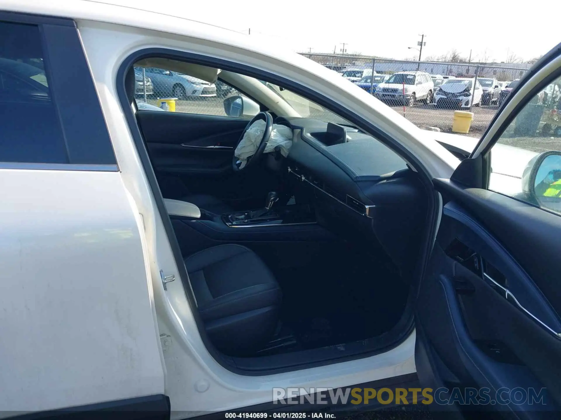 5 fotografías del automóvil dañado 3MVDMBDL6LM135604 MAZDA CX-30 2020