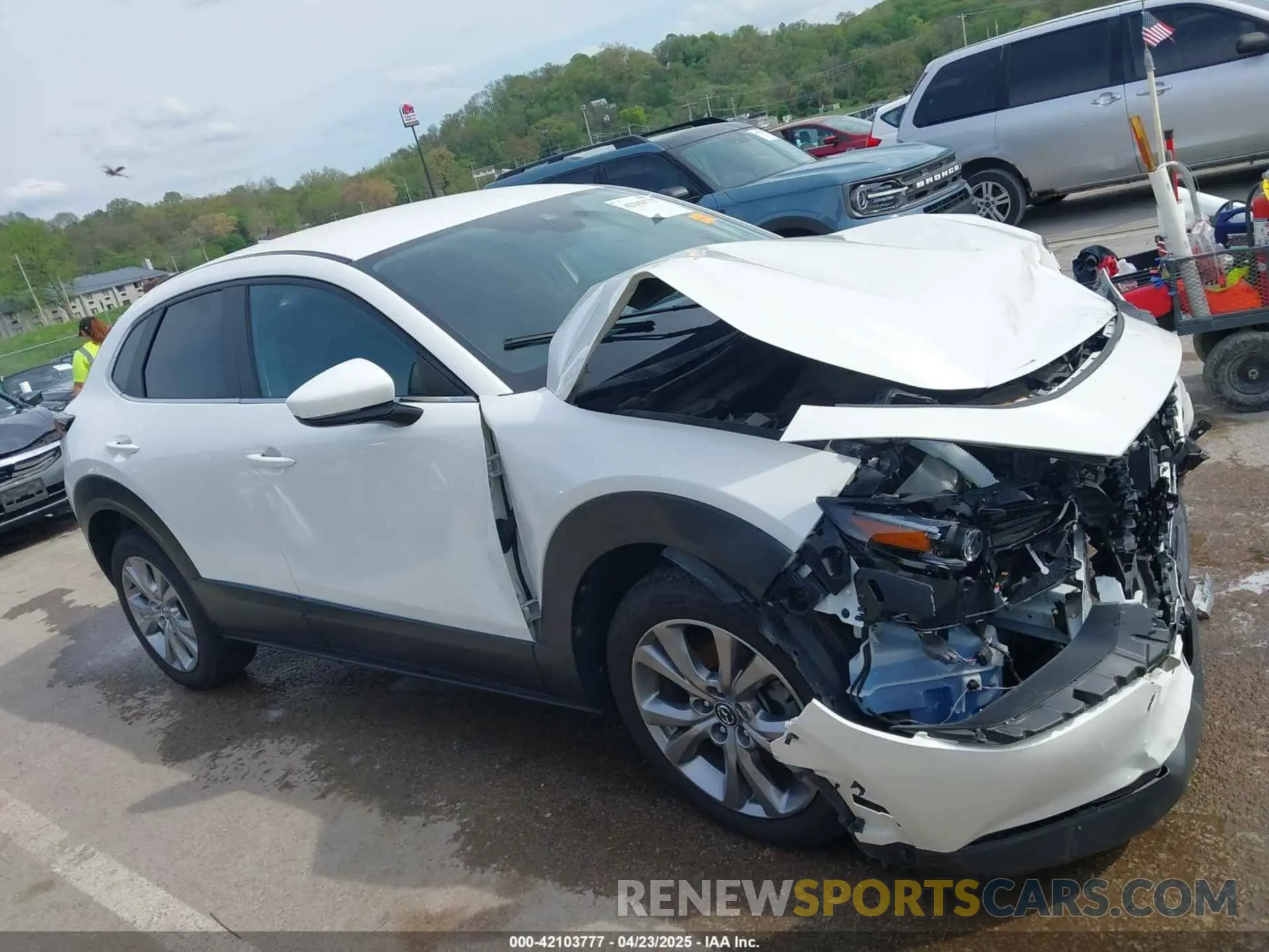 13 fotografías del automóvil dañado 3MVDMBDL9LM101866 MAZDA CX-30 2020