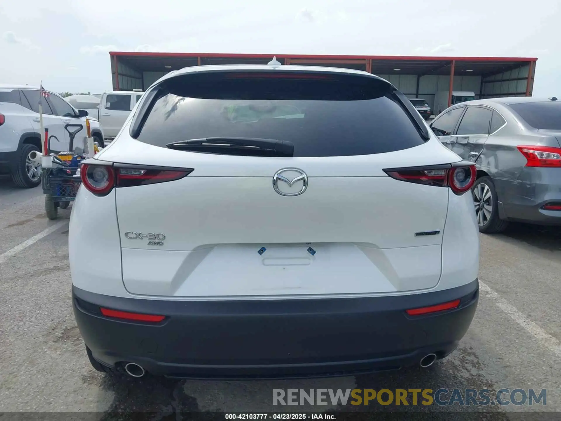 16 fotografías del automóvil dañado 3MVDMBDL9LM101866 MAZDA CX-30 2020