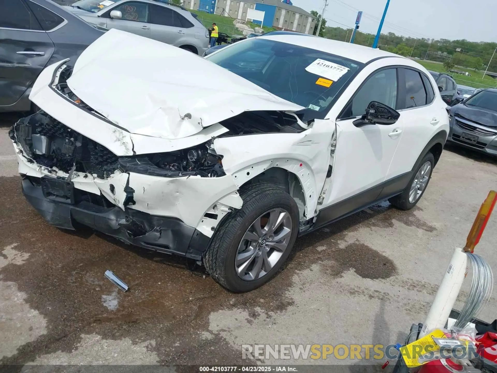 2 fotografías del automóvil dañado 3MVDMBDL9LM101866 MAZDA CX-30 2020