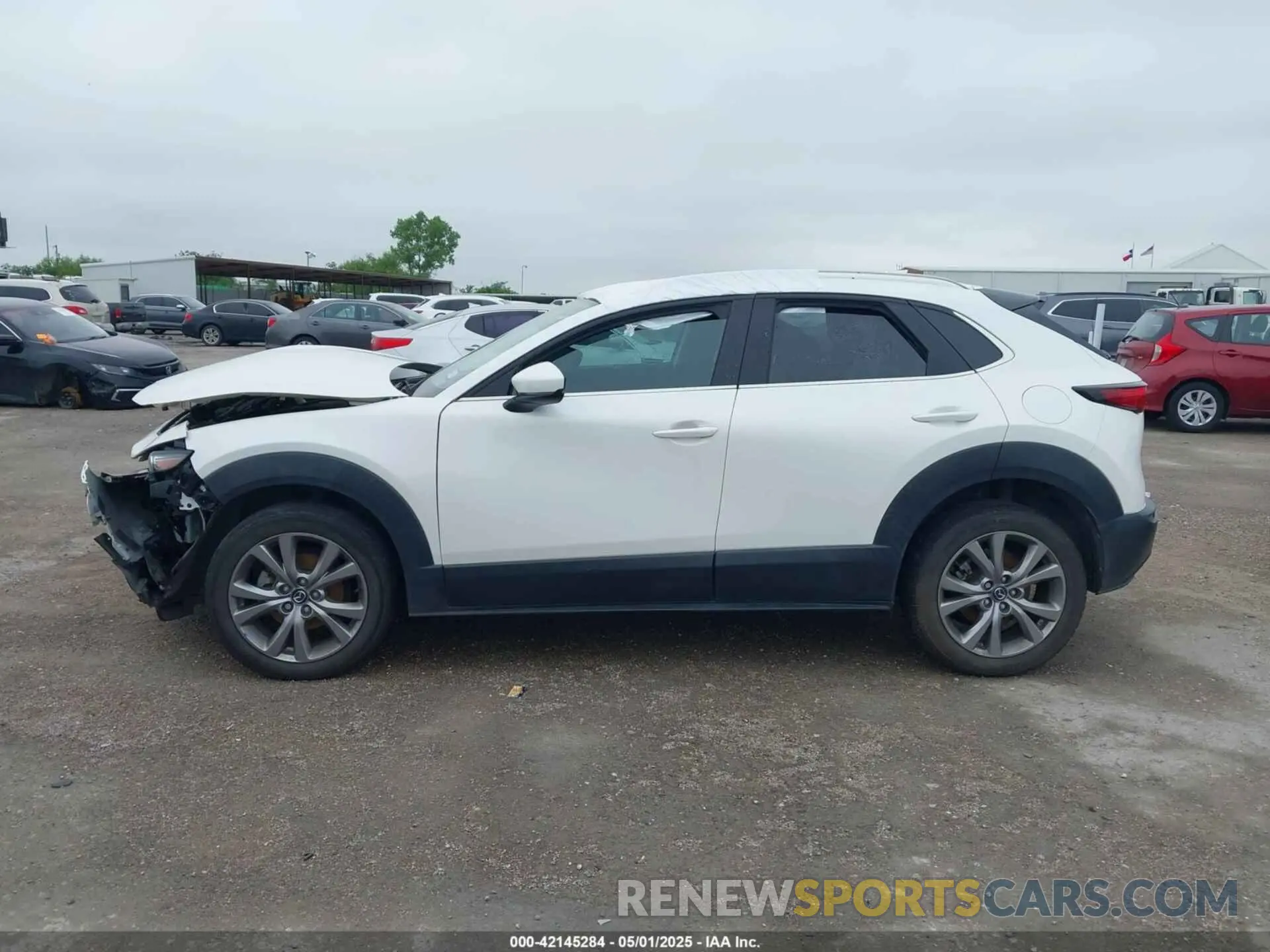 14 fotografías del automóvil dañado 3MVDMBEM1LM121942 MAZDA CX-30 2020