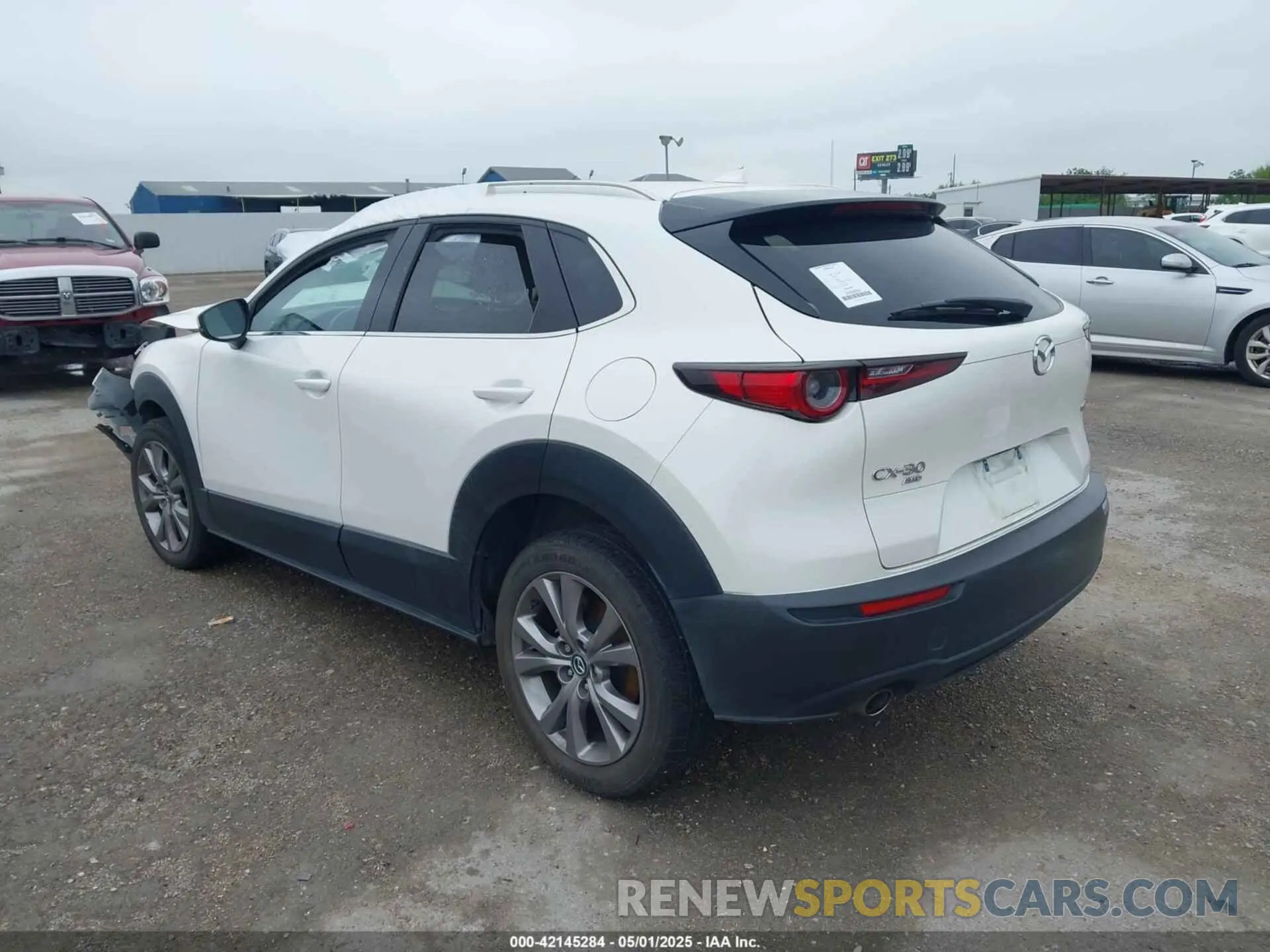 3 fotografías del automóvil dañado 3MVDMBEM1LM121942 MAZDA CX-30 2020