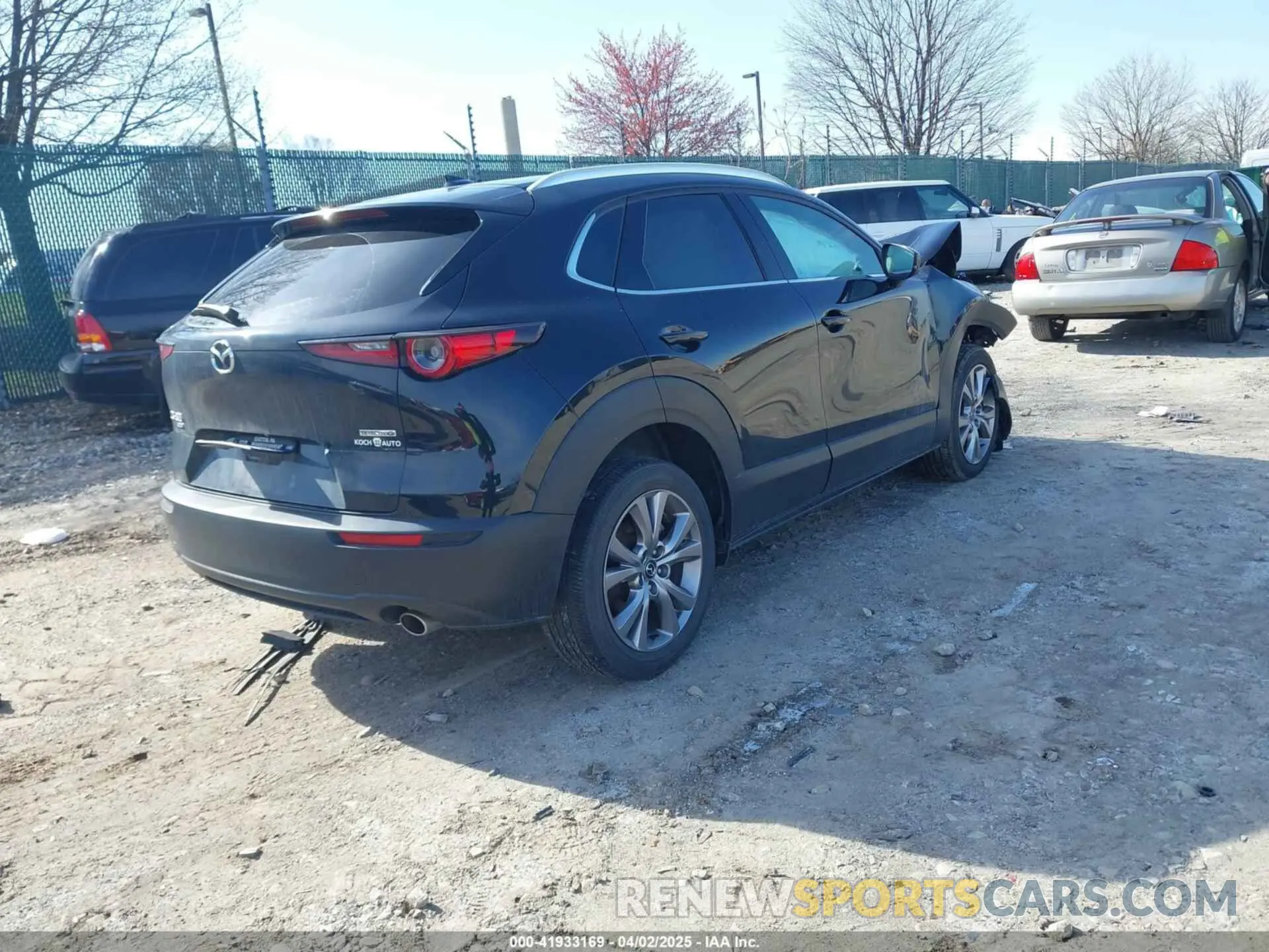 4 fotografías del automóvil dañado 3MVDMBEM1LM128325 MAZDA CX-30 2020