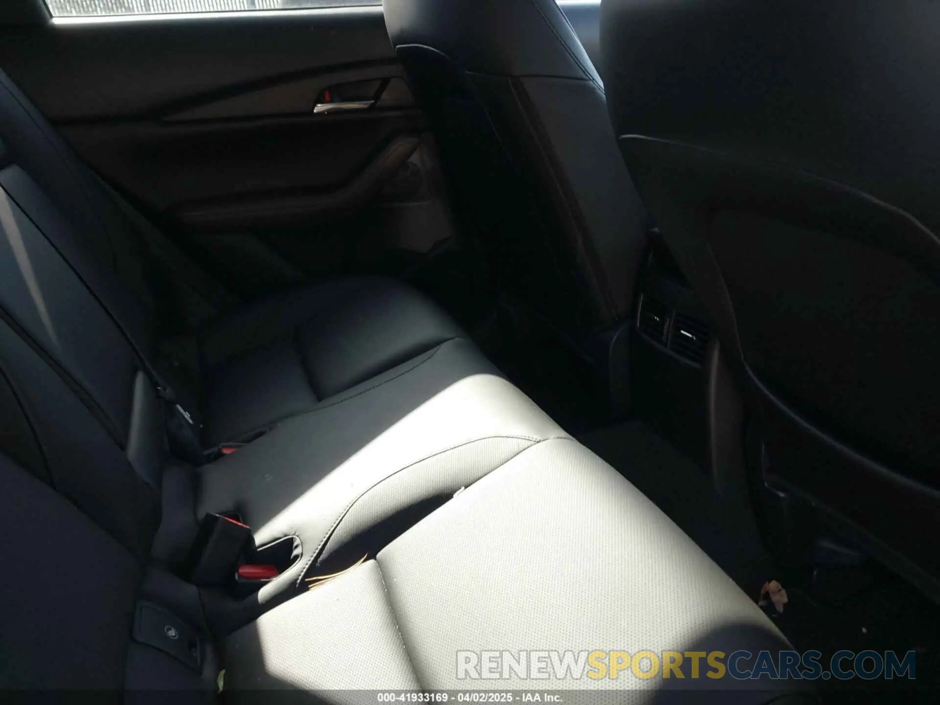 8 fotografías del automóvil dañado 3MVDMBEM1LM128325 MAZDA CX-30 2020
