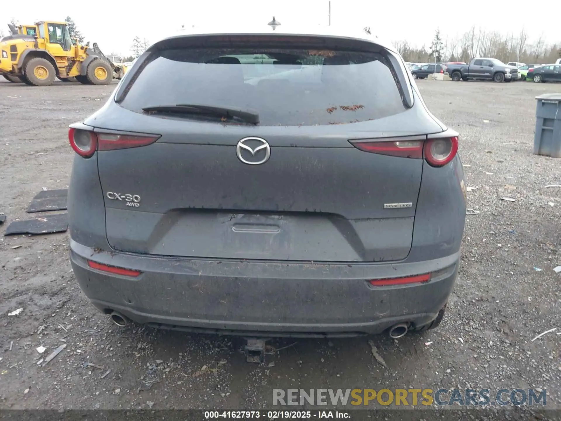 16 fotografías del automóvil dañado 3MVDMBEM4LM134653 MAZDA CX-30 2020