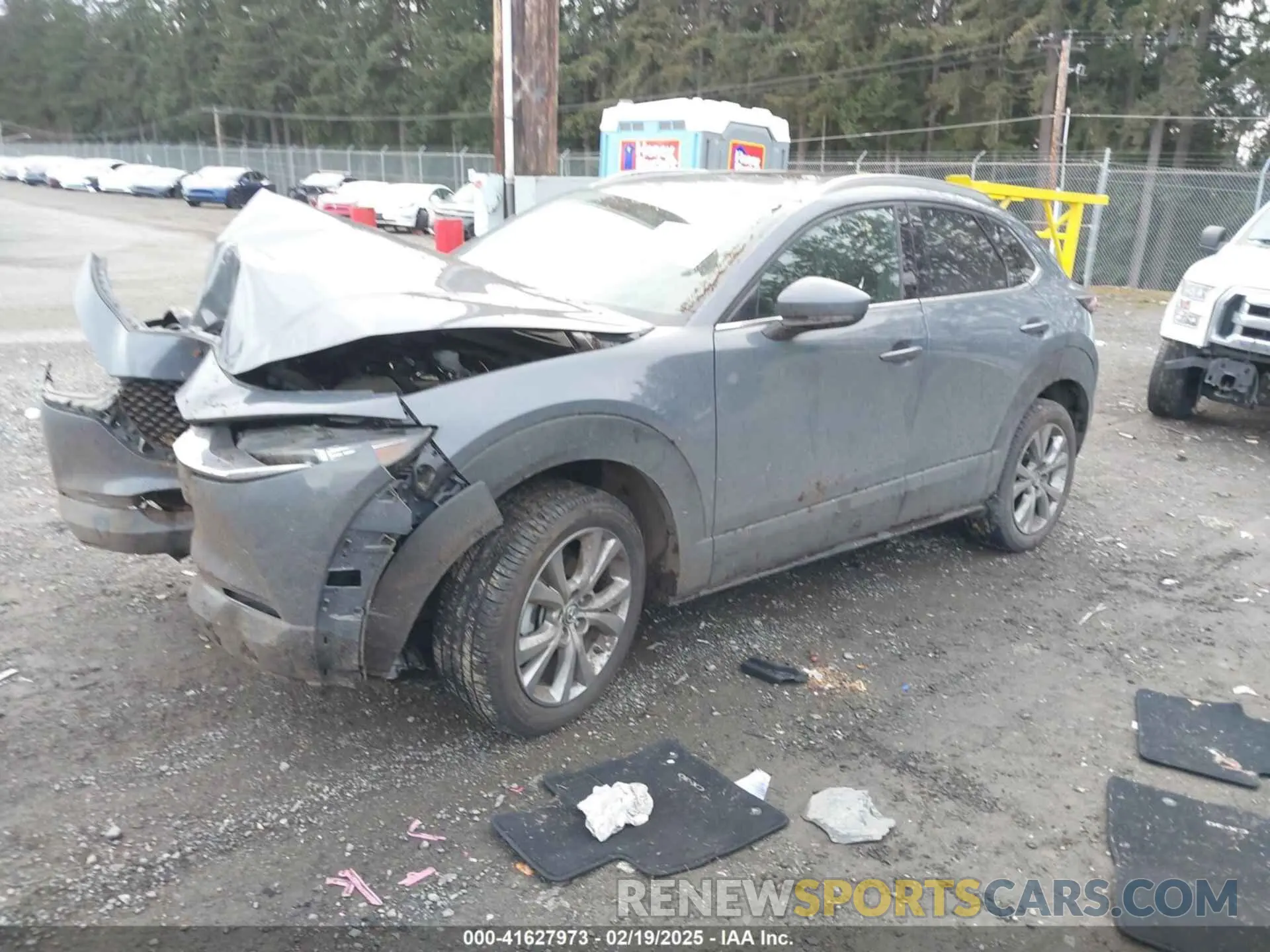 2 fotografías del automóvil dañado 3MVDMBEM4LM134653 MAZDA CX-30 2020