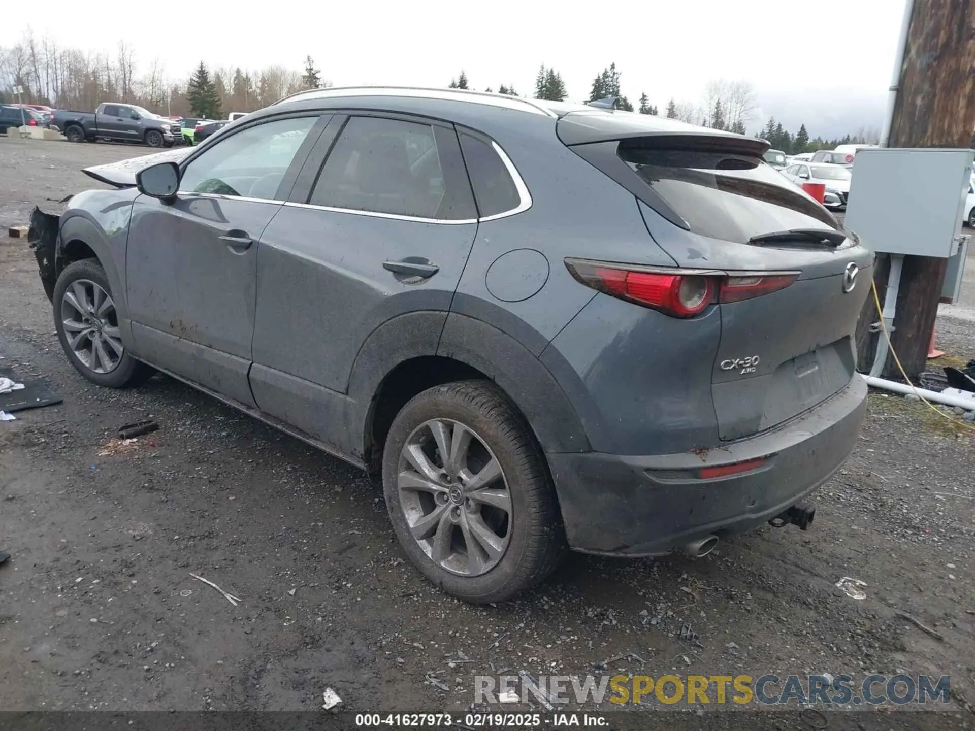 3 fotografías del automóvil dañado 3MVDMBEM4LM134653 MAZDA CX-30 2020