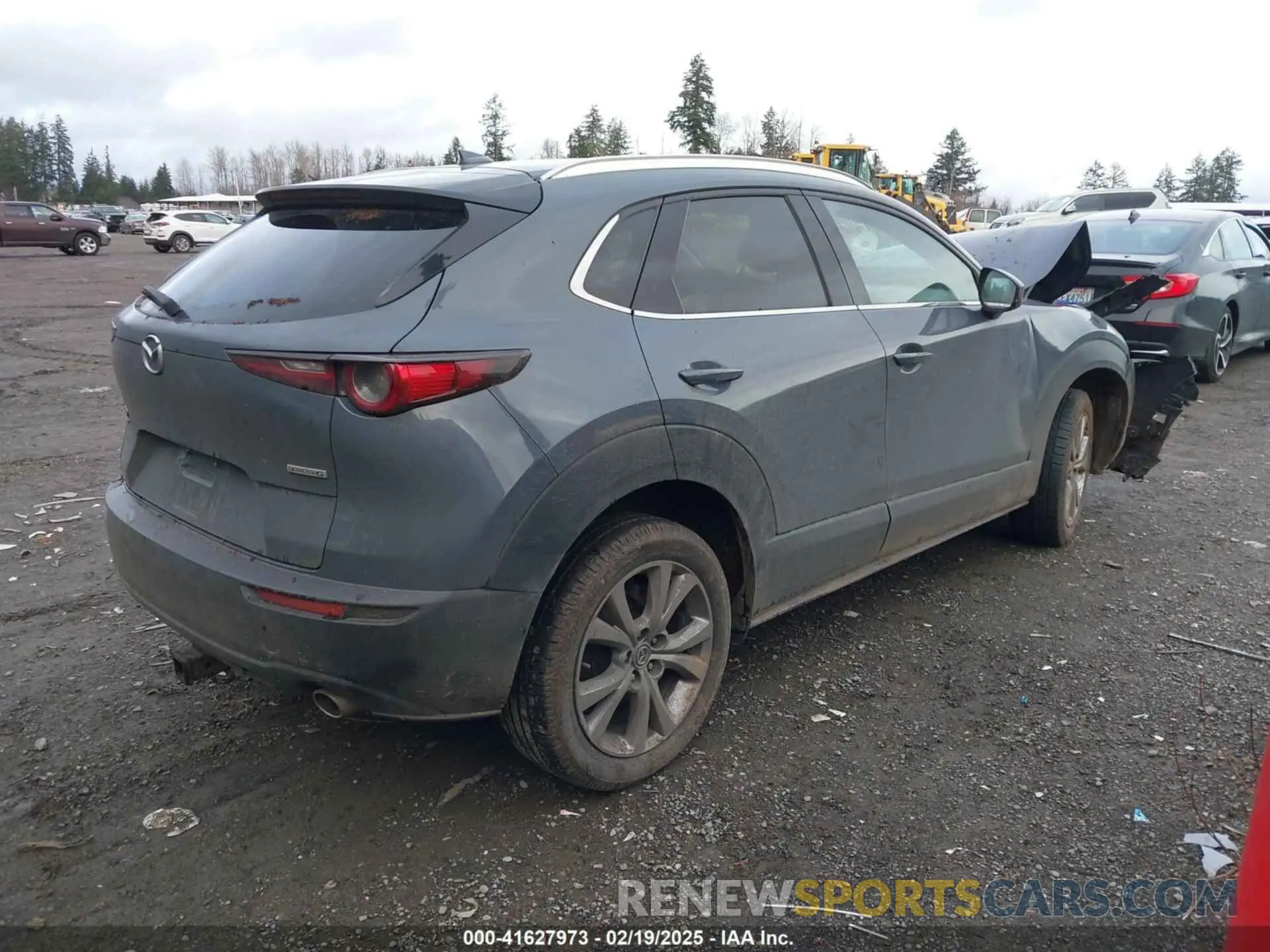 4 fotografías del automóvil dañado 3MVDMBEM4LM134653 MAZDA CX-30 2020