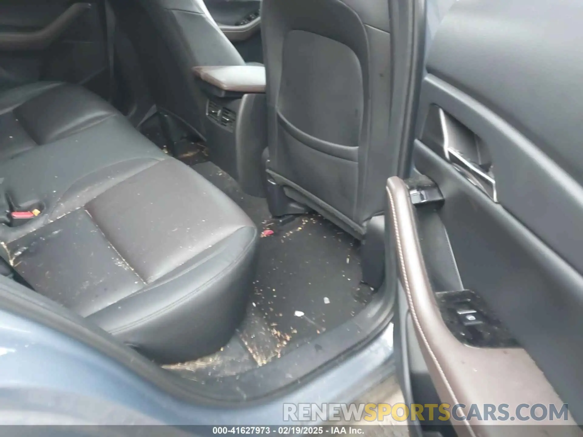 8 fotografías del automóvil dañado 3MVDMBEM4LM134653 MAZDA CX-30 2020