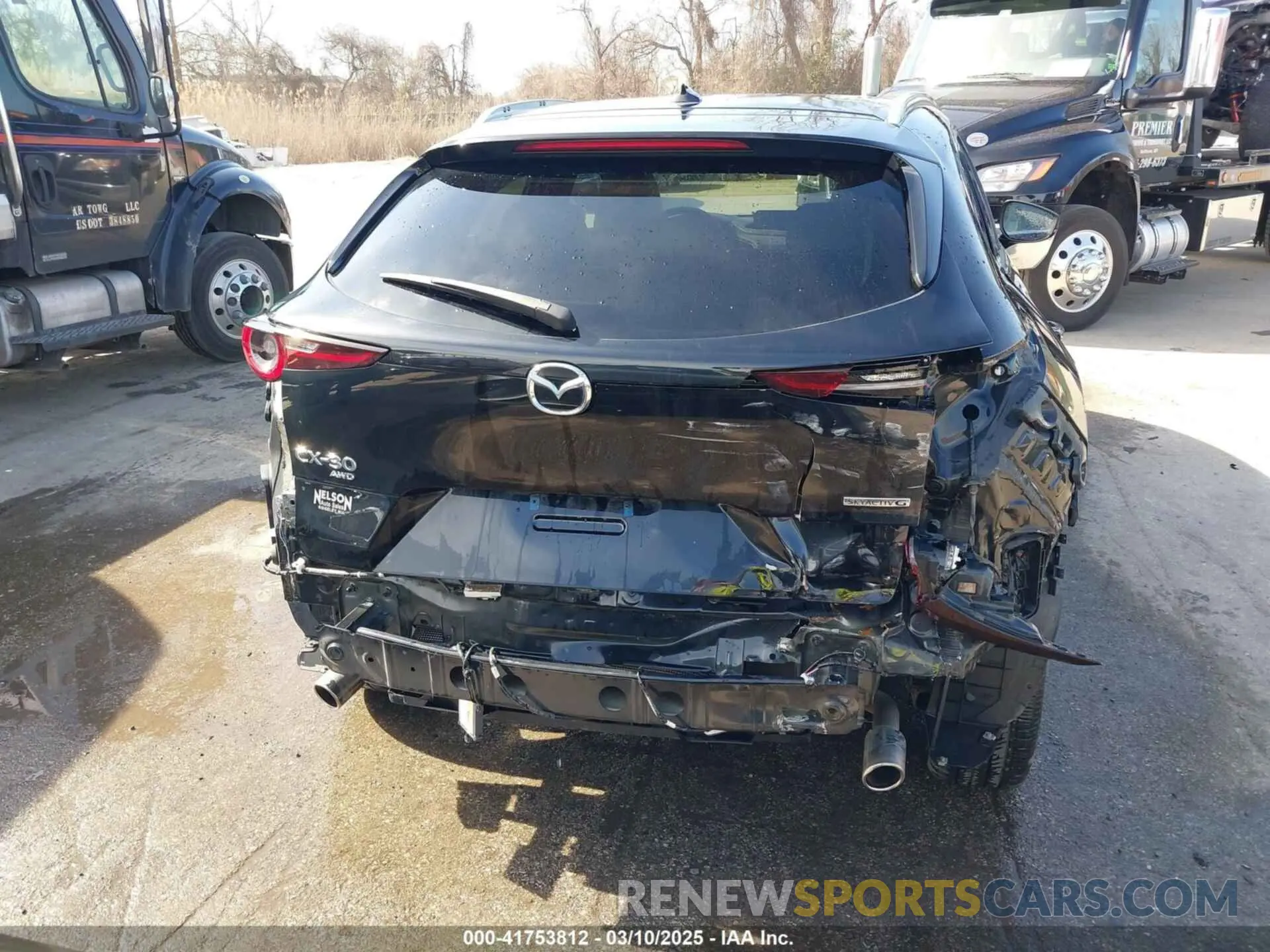 17 fotografías del automóvil dañado 3MVDMBEM5LM106120 MAZDA CX-30 2020