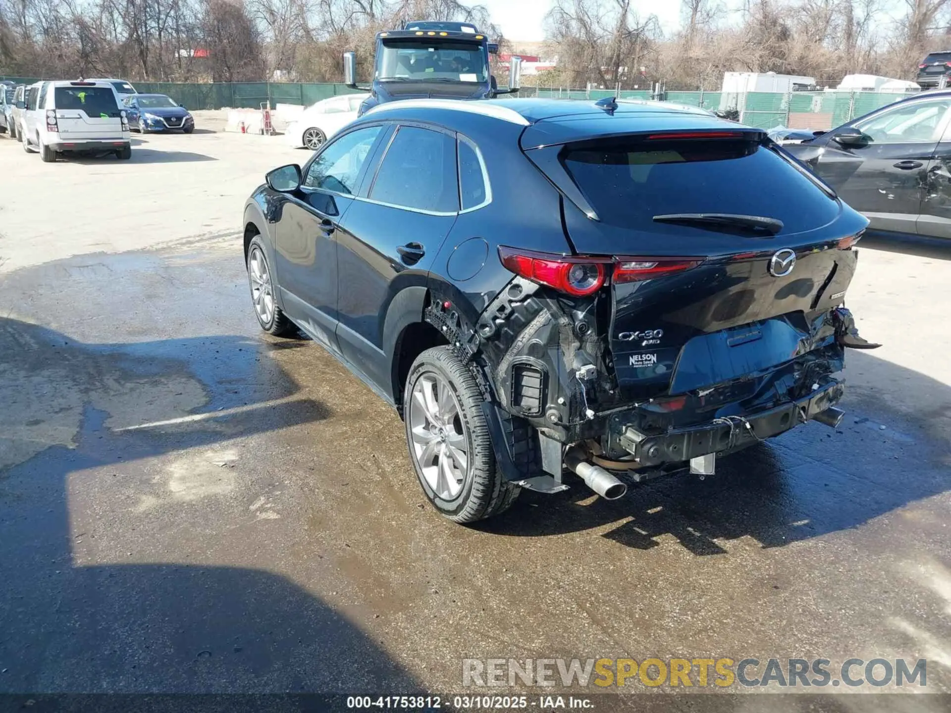 3 fotografías del automóvil dañado 3MVDMBEM5LM106120 MAZDA CX-30 2020