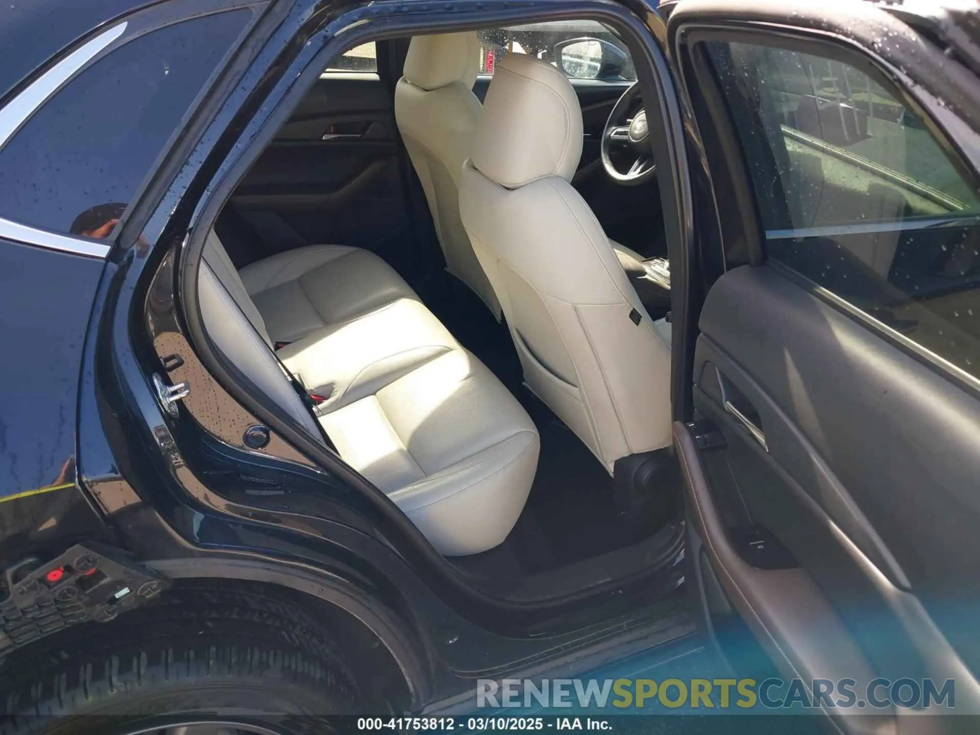 8 fotografías del automóvil dañado 3MVDMBEM5LM106120 MAZDA CX-30 2020