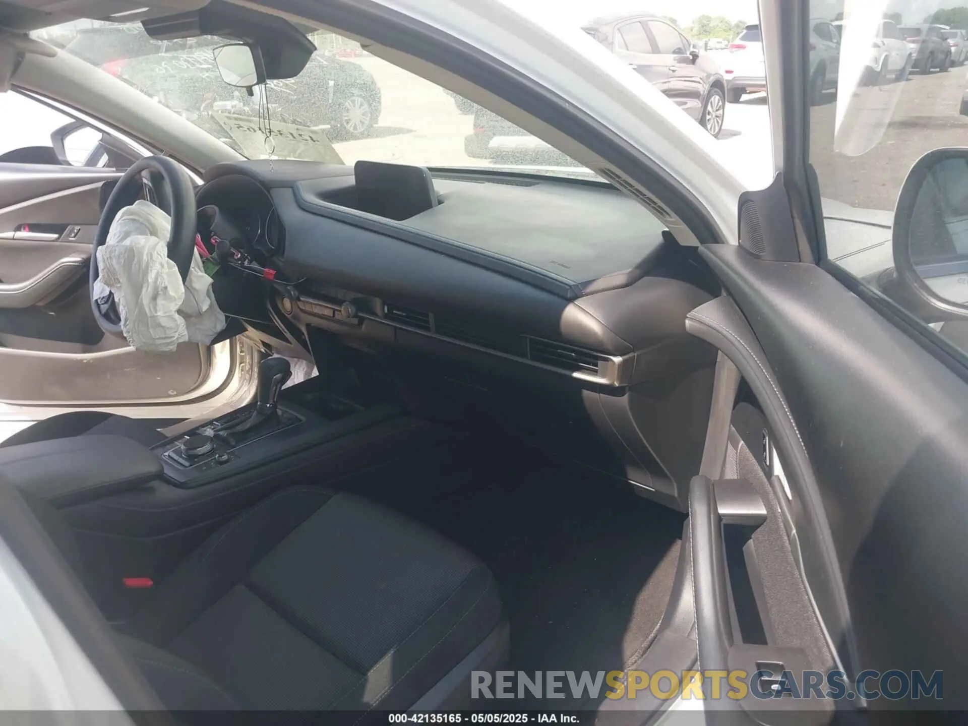5 fotografías del automóvil dañado 3MVDMAAL0MM272716 MAZDA CX-30 2021