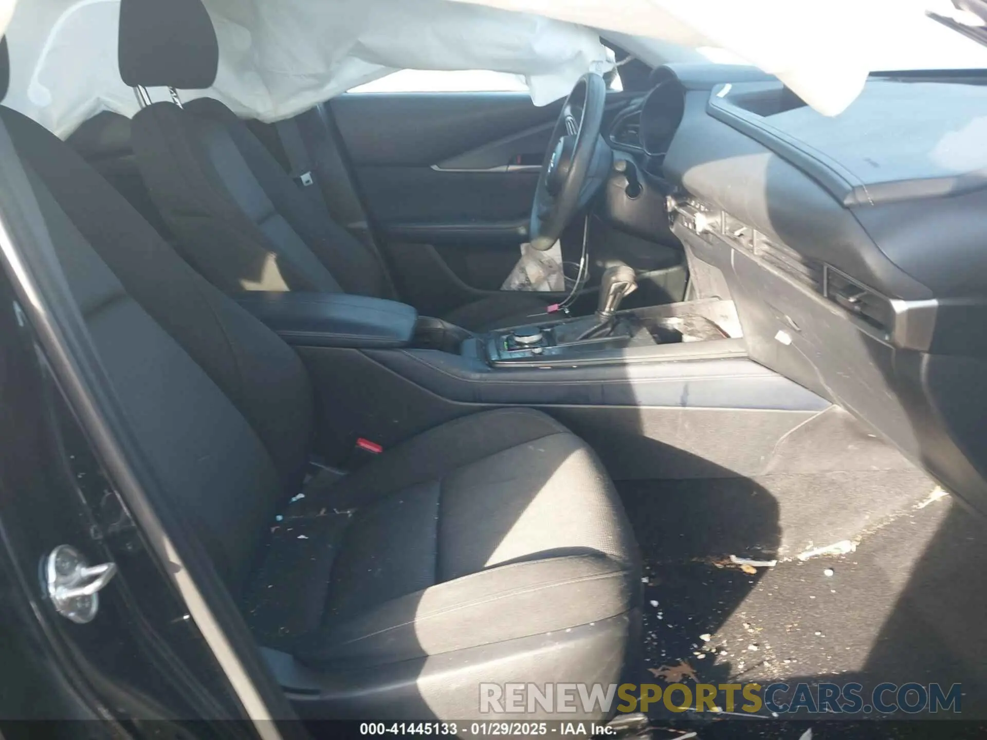 5 fotografías del automóvil dañado 3MVDMAAL1MM227705 MAZDA CX-30 2021