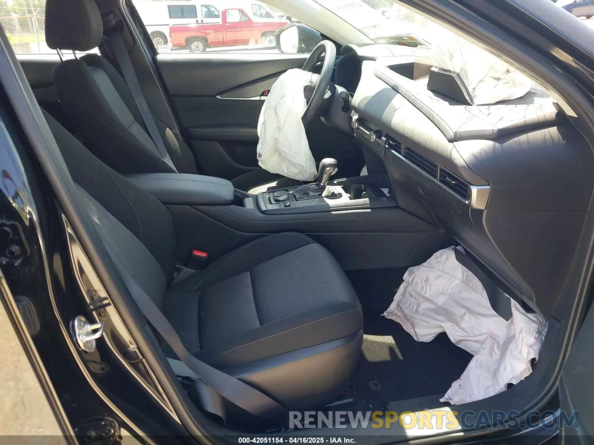 5 fotografías del automóvil dañado 3MVDMAAL7MM268341 MAZDA CX-30 2021