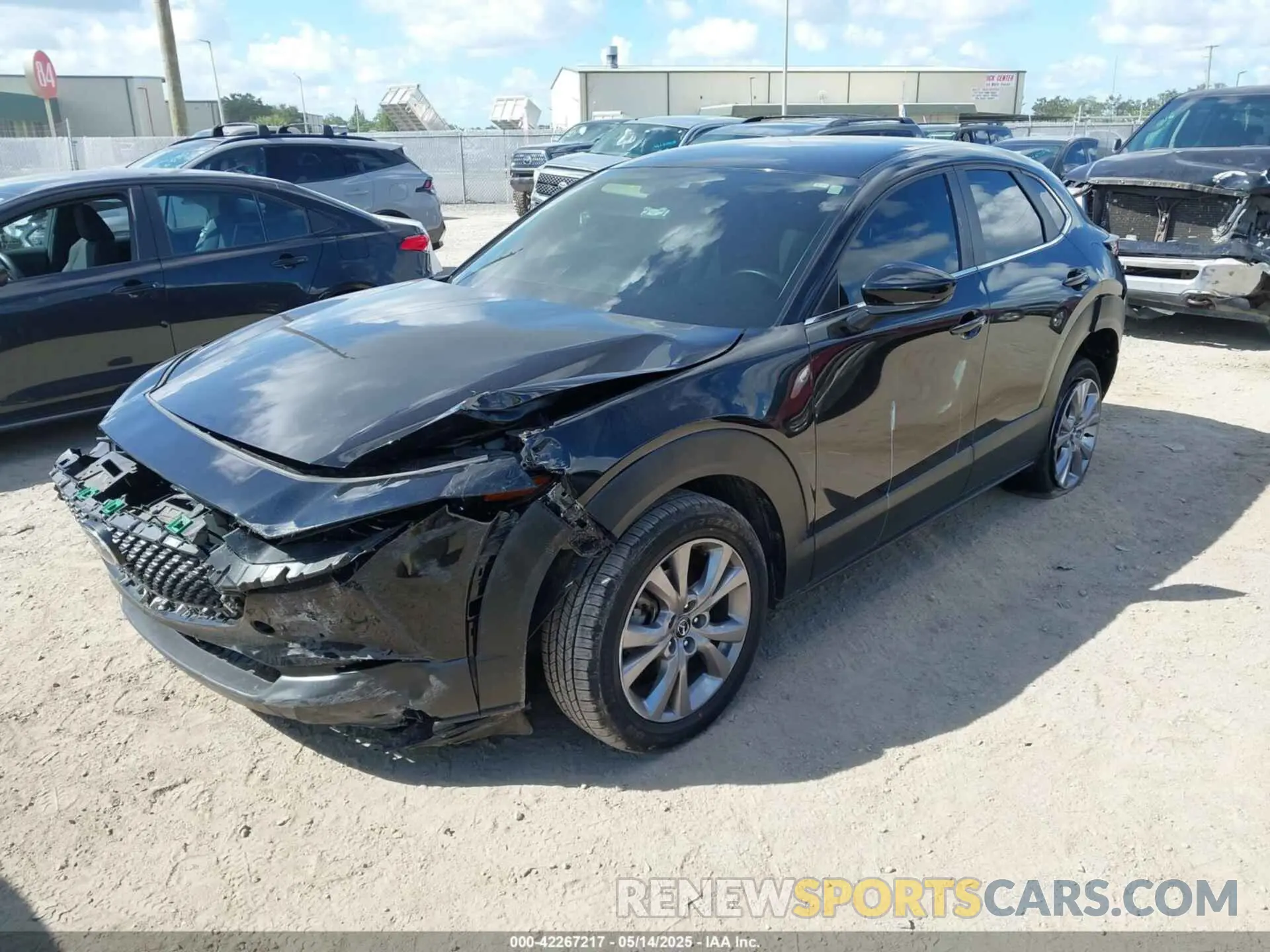 2 fotografías del automóvil dañado 3MVDMABL1MM251761 MAZDA CX-30 2021