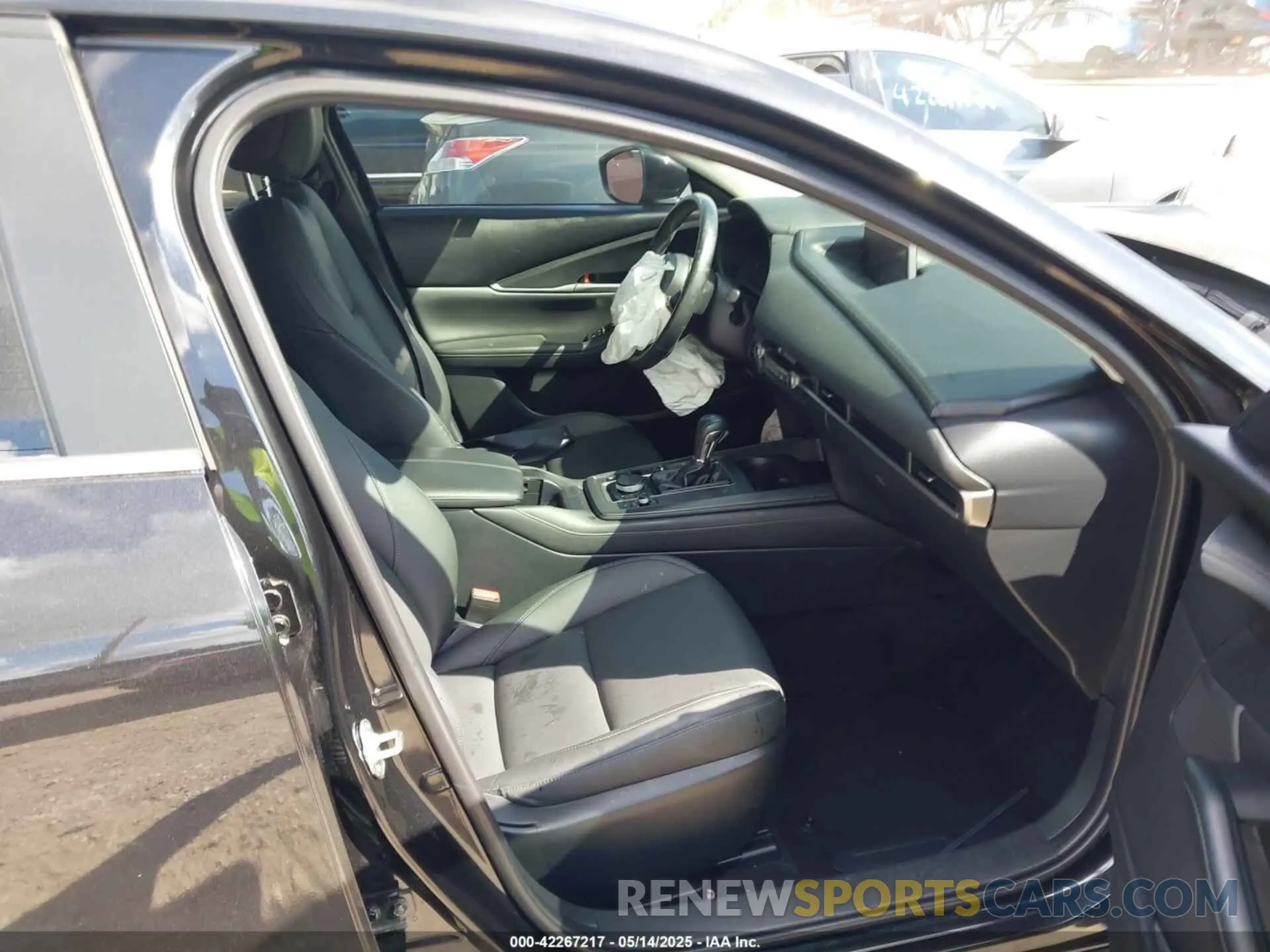 5 fotografías del automóvil dañado 3MVDMABL1MM251761 MAZDA CX-30 2021