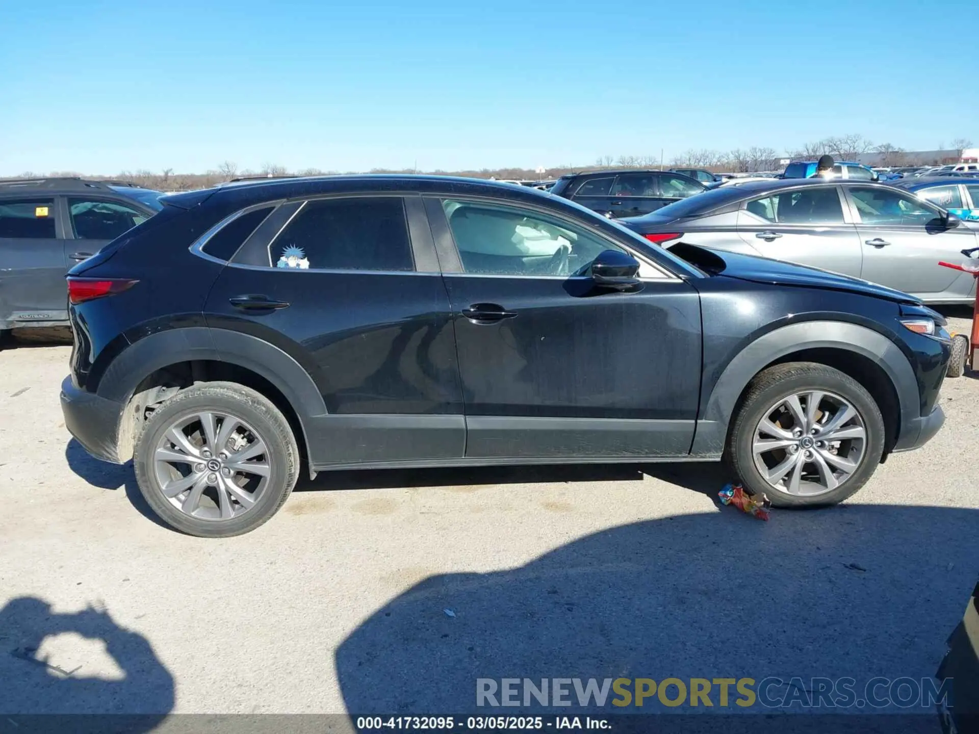 13 fotografías del automóvil dañado 3MVDMABL2MM244740 MAZDA CX-30 2021