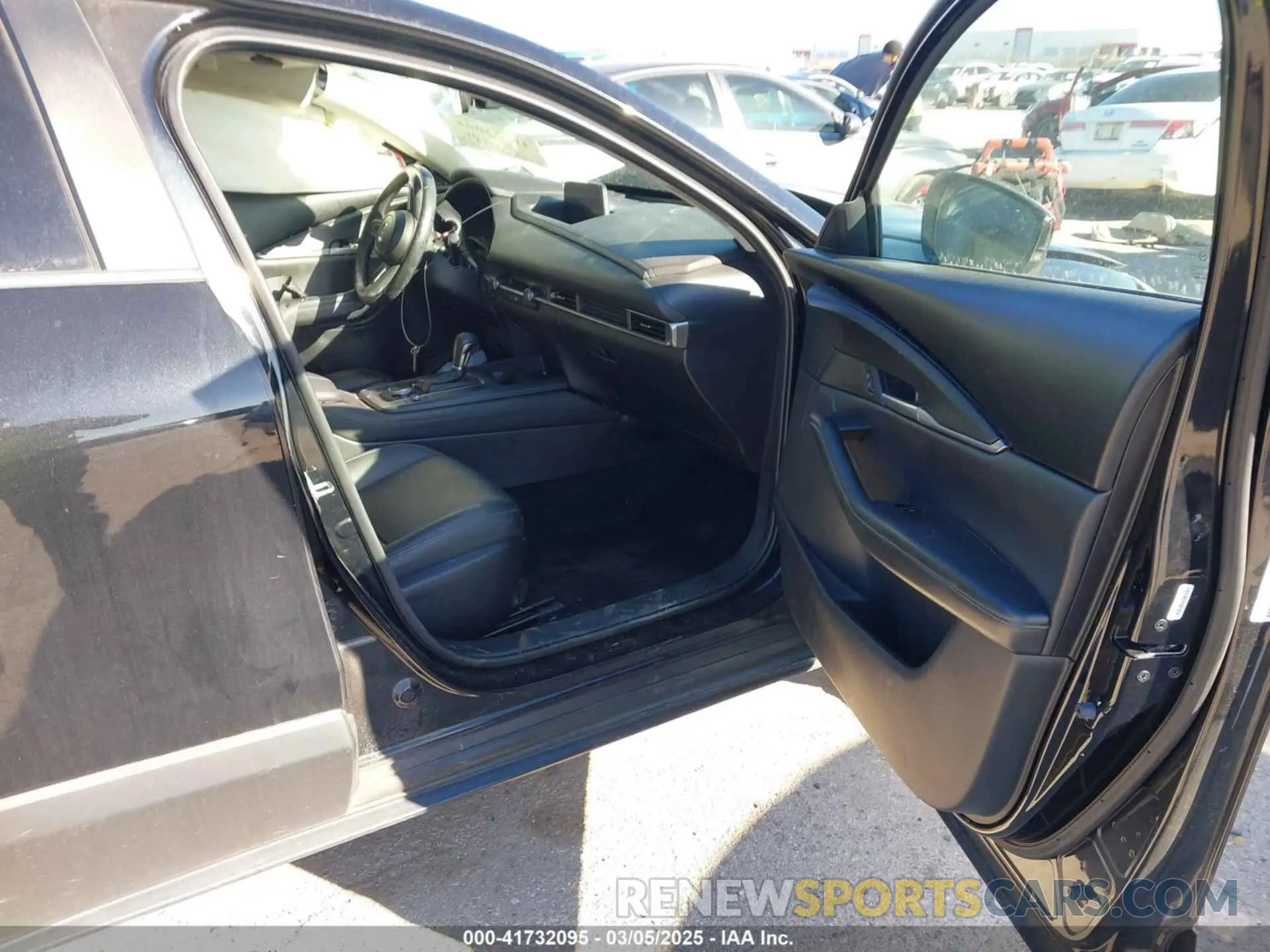 5 fotografías del automóvil dañado 3MVDMABL2MM244740 MAZDA CX-30 2021