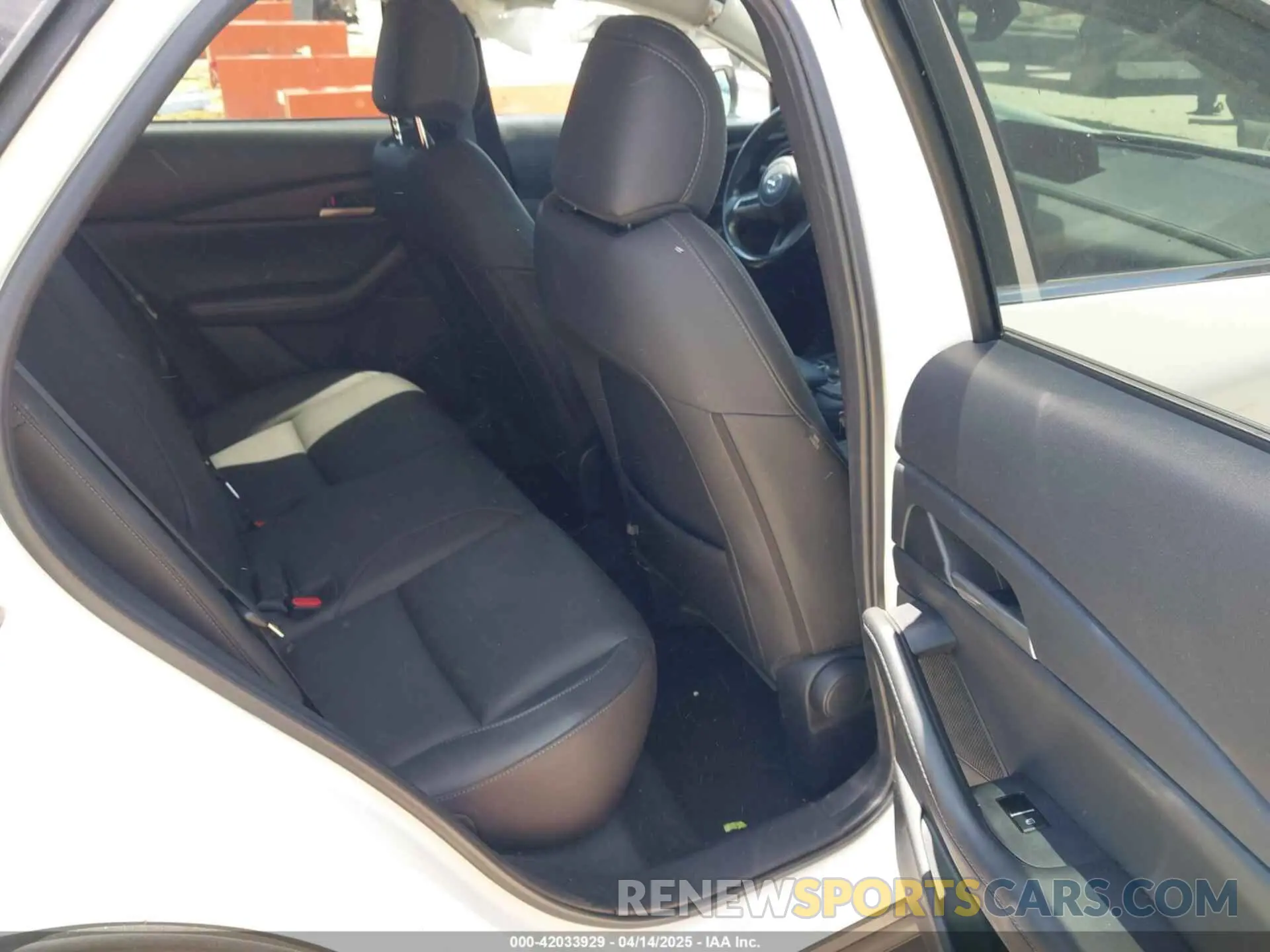 8 fotografías del automóvil dañado 3MVDMABL3MM232497 MAZDA CX-30 2021