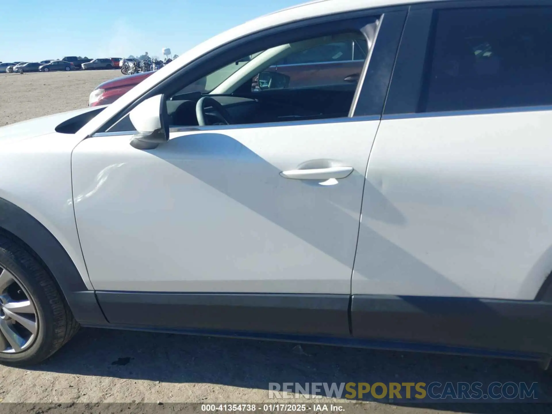 15 fotografías del automóvil dañado 3MVDMABL3MM239692 MAZDA CX-30 2021