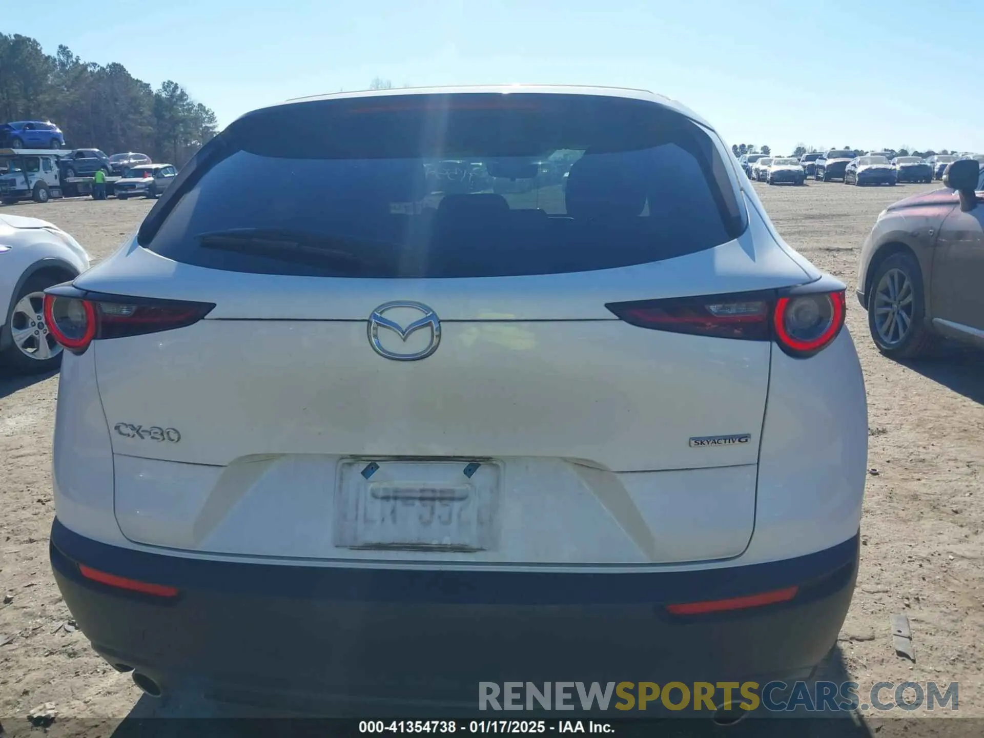 17 fotografías del automóvil dañado 3MVDMABL3MM239692 MAZDA CX-30 2021