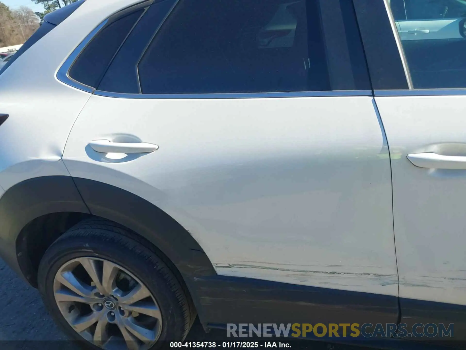 19 fotografías del automóvil dañado 3MVDMABL3MM239692 MAZDA CX-30 2021