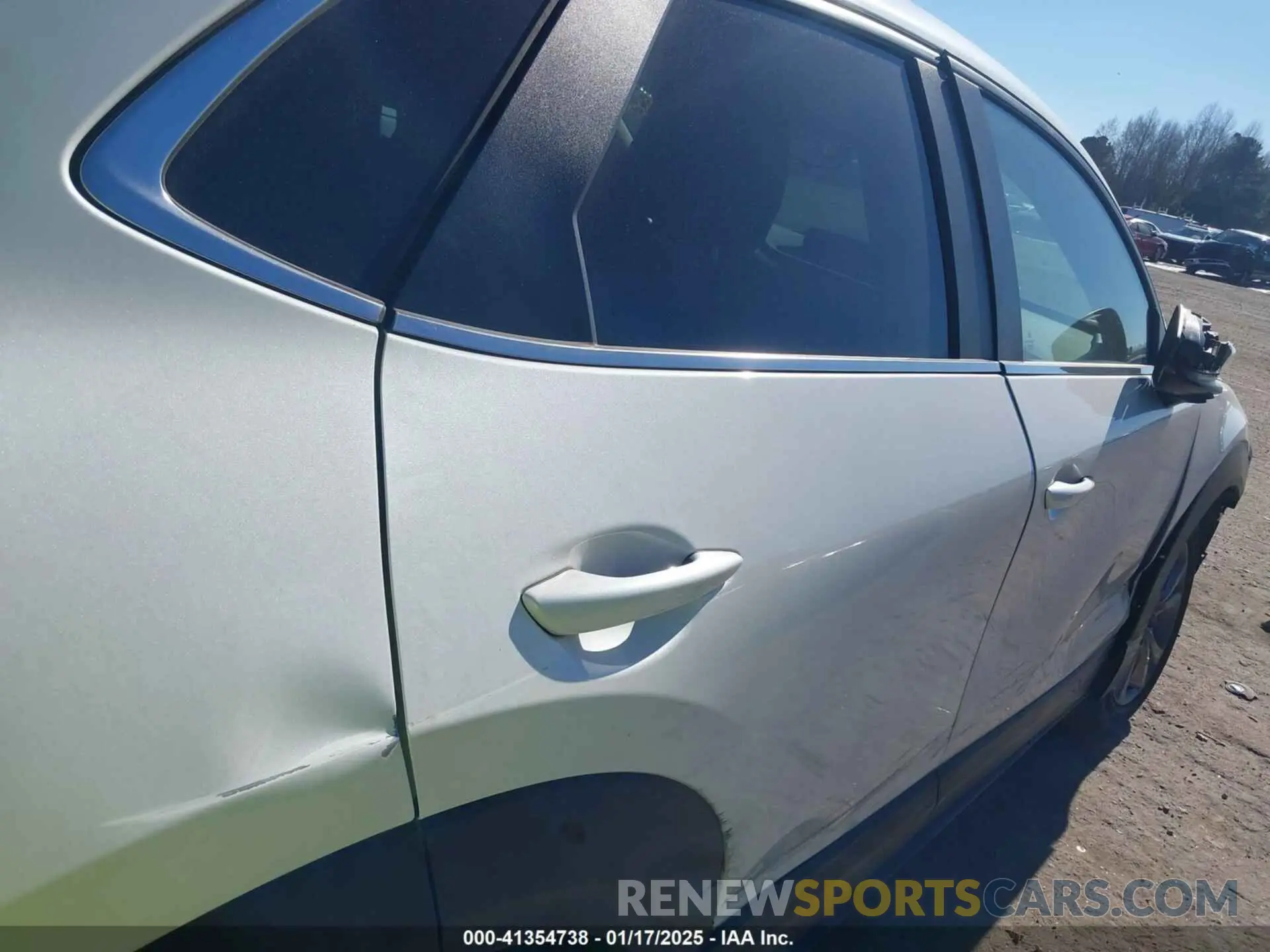 20 fotografías del automóvil dañado 3MVDMABL3MM239692 MAZDA CX-30 2021