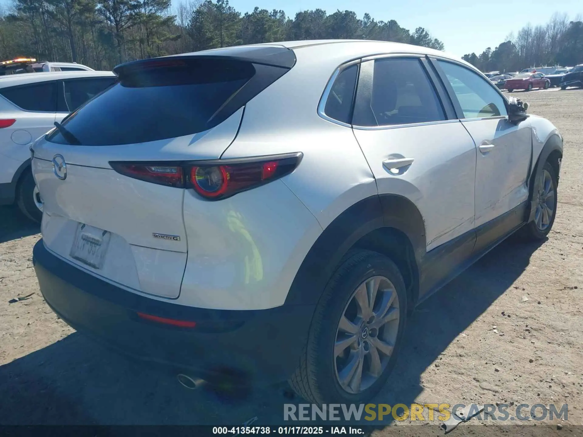 4 fotografías del automóvil dañado 3MVDMABL3MM239692 MAZDA CX-30 2021