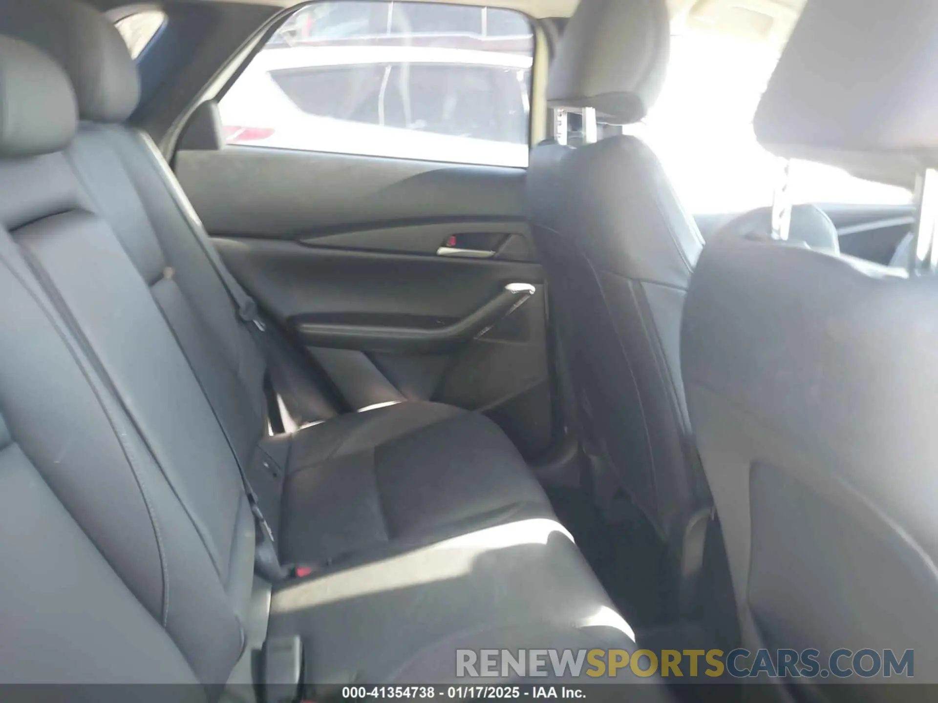 8 fotografías del automóvil dañado 3MVDMABL3MM239692 MAZDA CX-30 2021